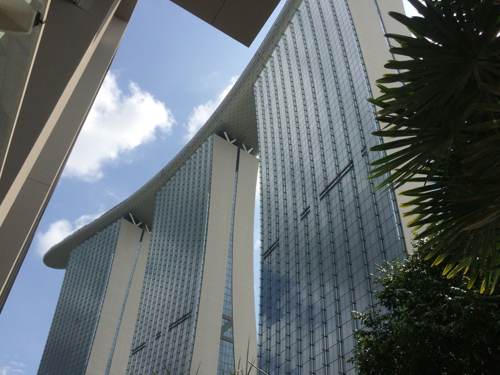 iPhone 5s back camera 4.15mm f/2.2 sample photo. Singapore, asia, city photography