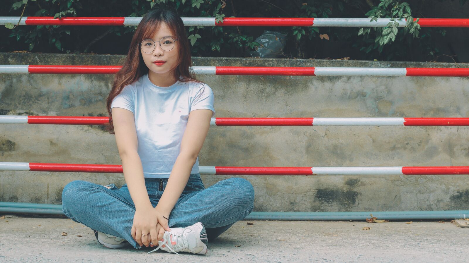 Canon EOS 700D (EOS Rebel T5i / EOS Kiss X7i) + Canon EF 50mm F1.8 STM sample photo. Woman, glasses, model photography