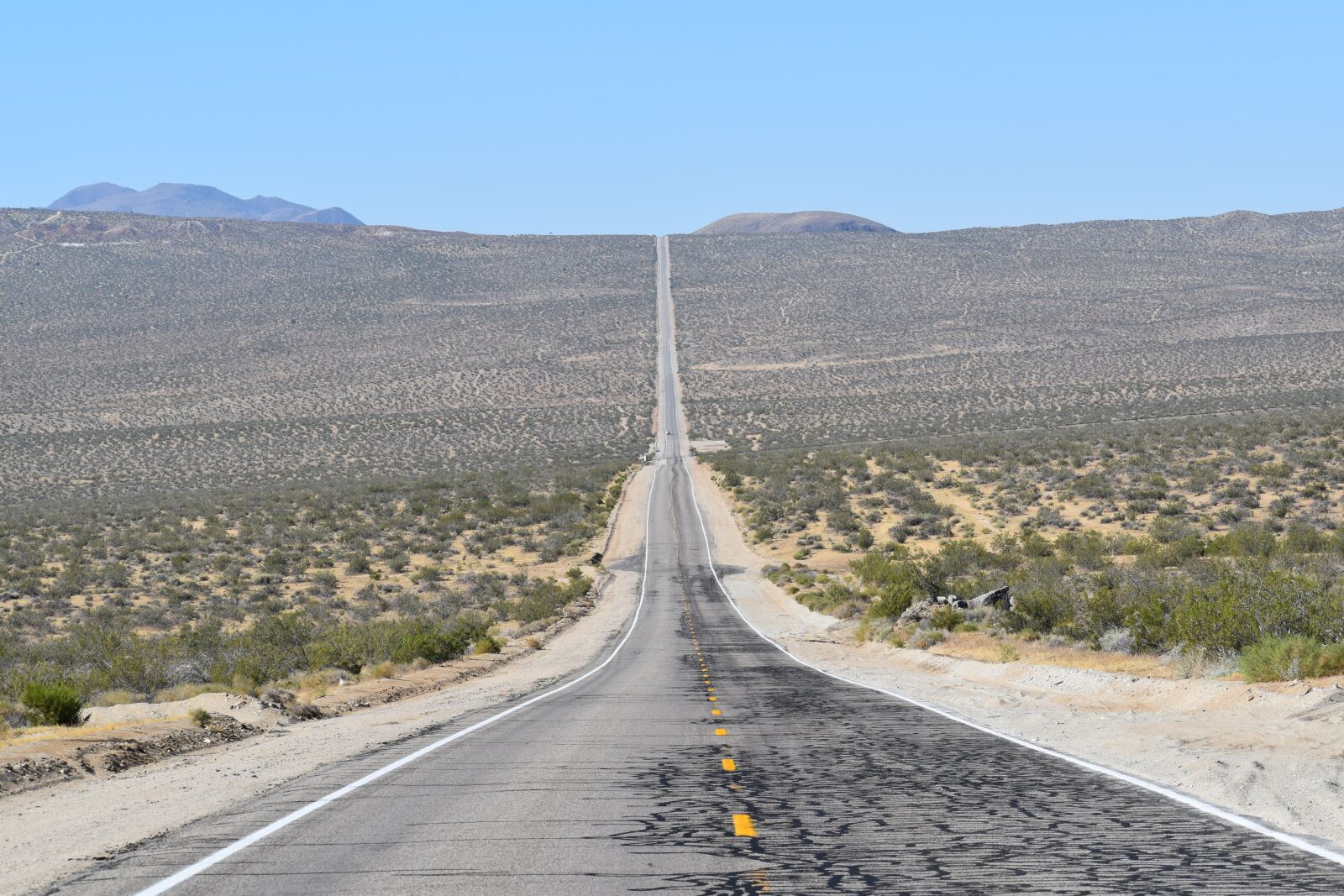 Nikon D5600 sample photo. Road, asphalt, right photography