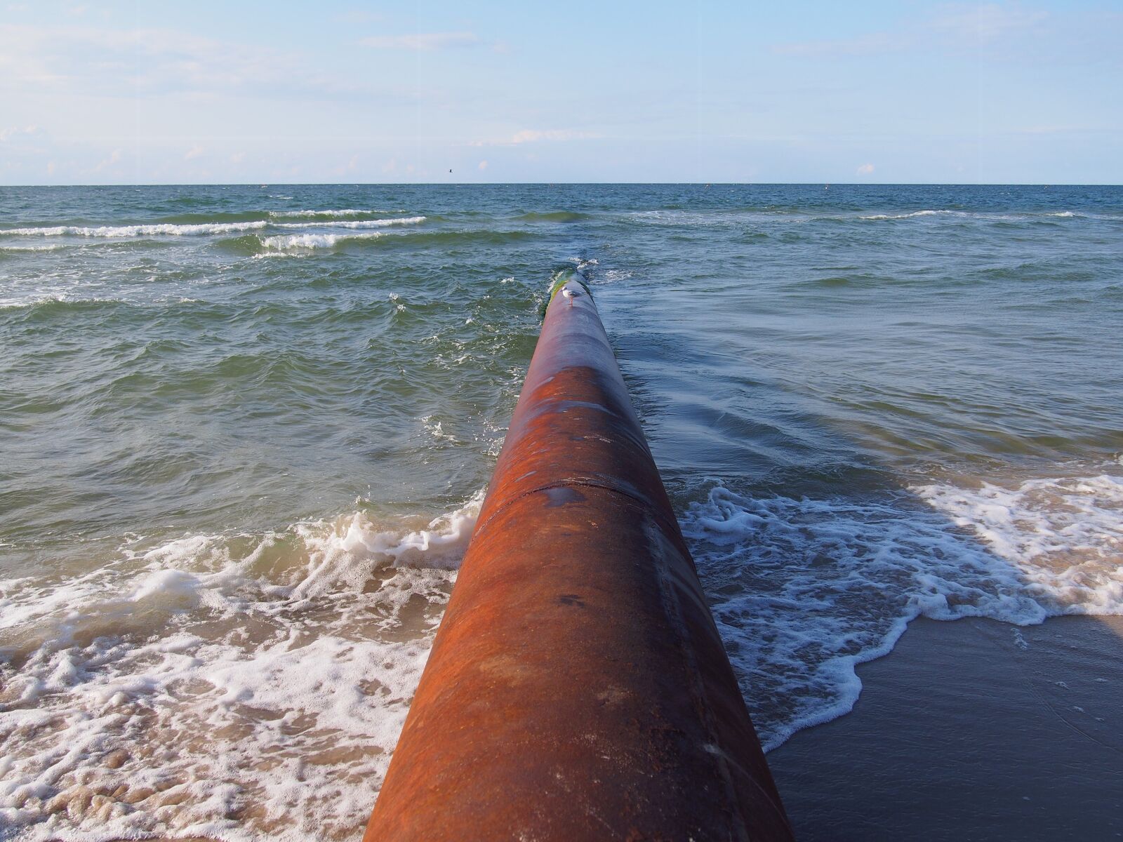 Olympus PEN E-PL6 sample photo. Tube, sea, the baltic photography