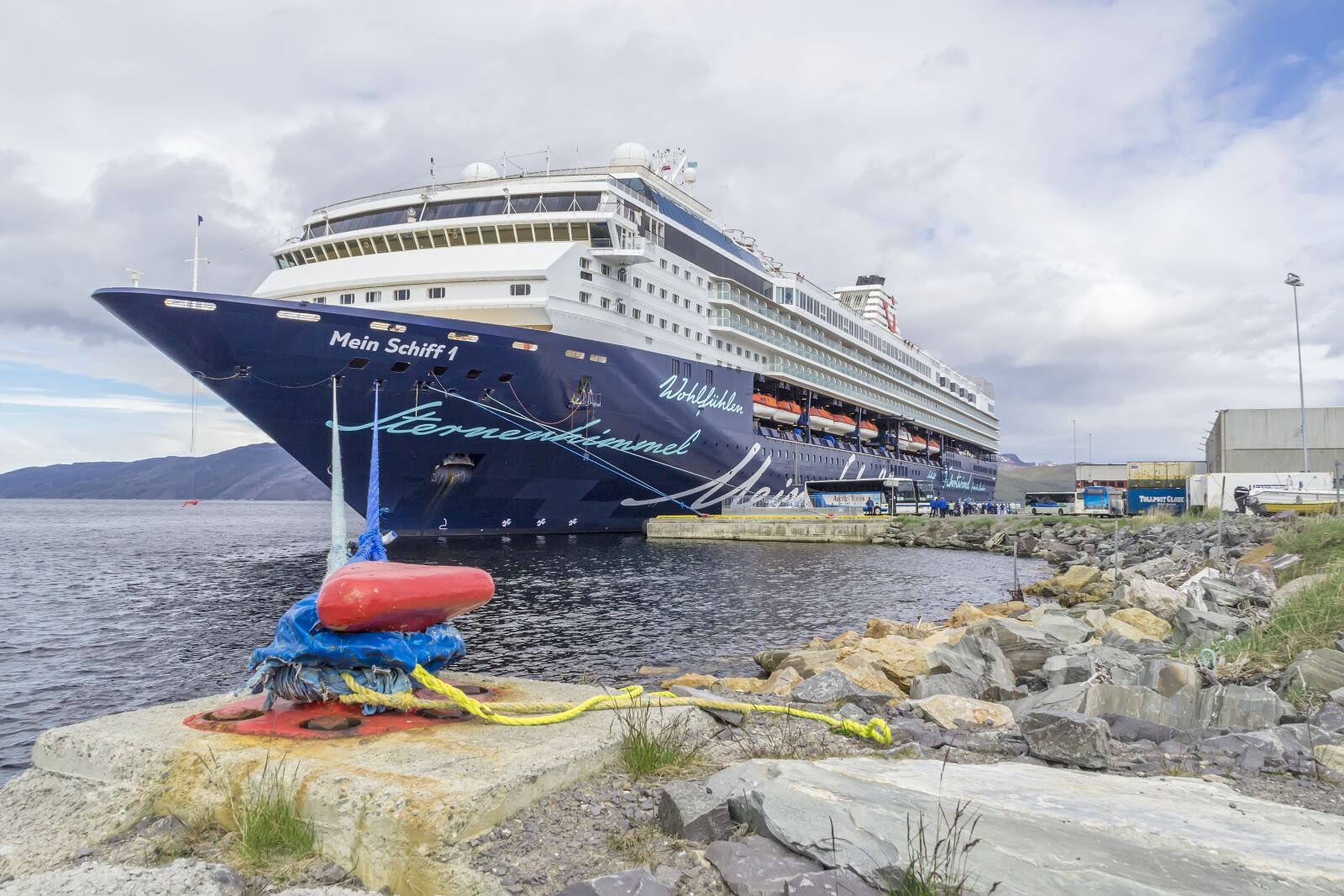 Canon EOS 600D (Rebel EOS T3i / EOS Kiss X5) sample photo. Ship, cruise ship, waters photography