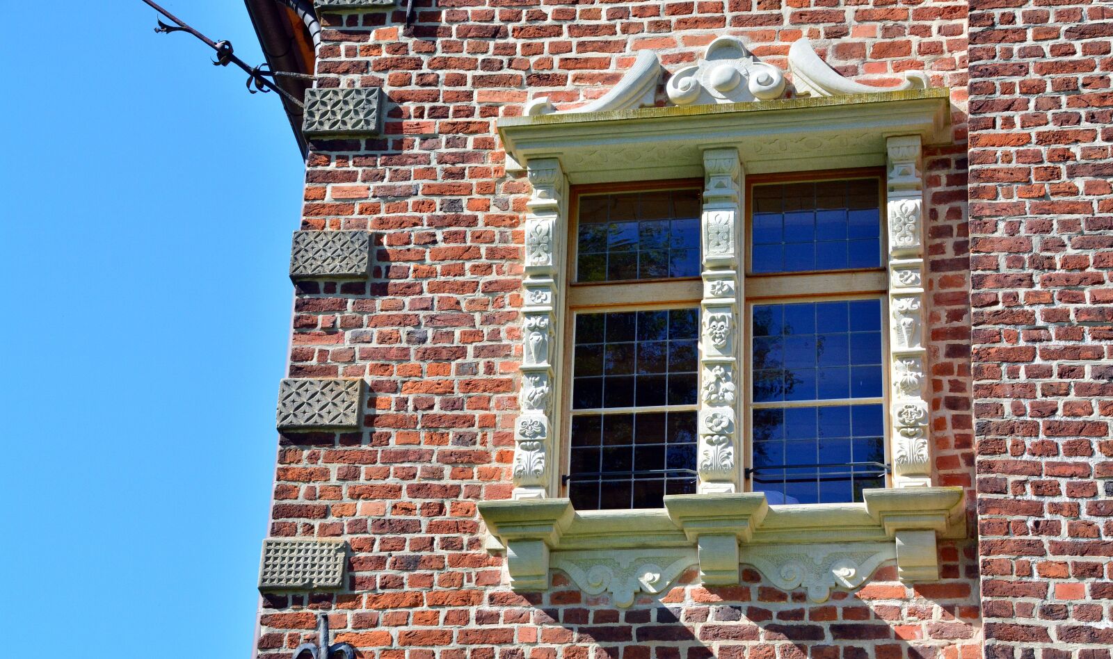 Nikon D5200 sample photo. Window, brick, house photography