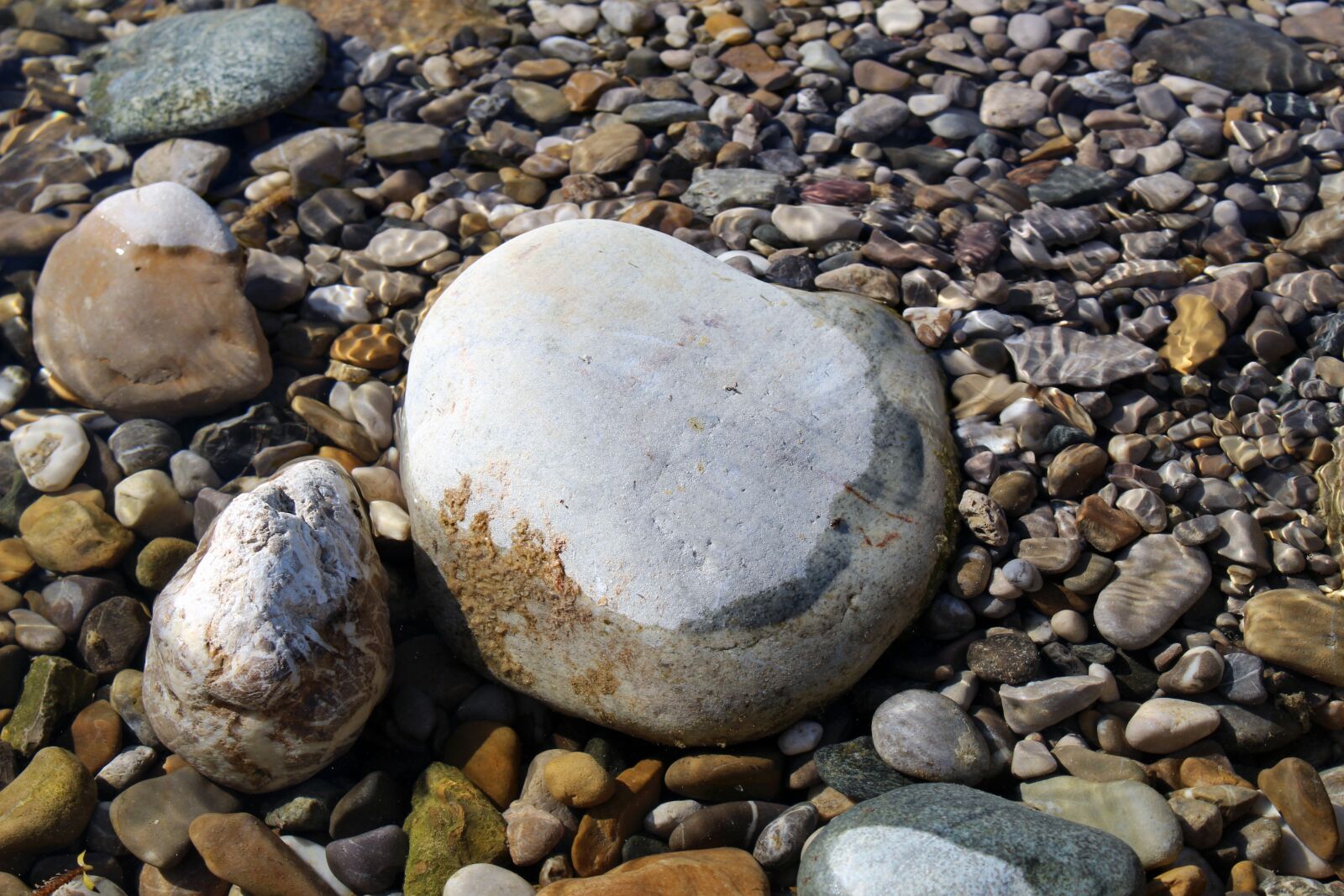 Canon EOS 700D (EOS Rebel T5i / EOS Kiss X7i) sample photo. Stone, lake, water photography