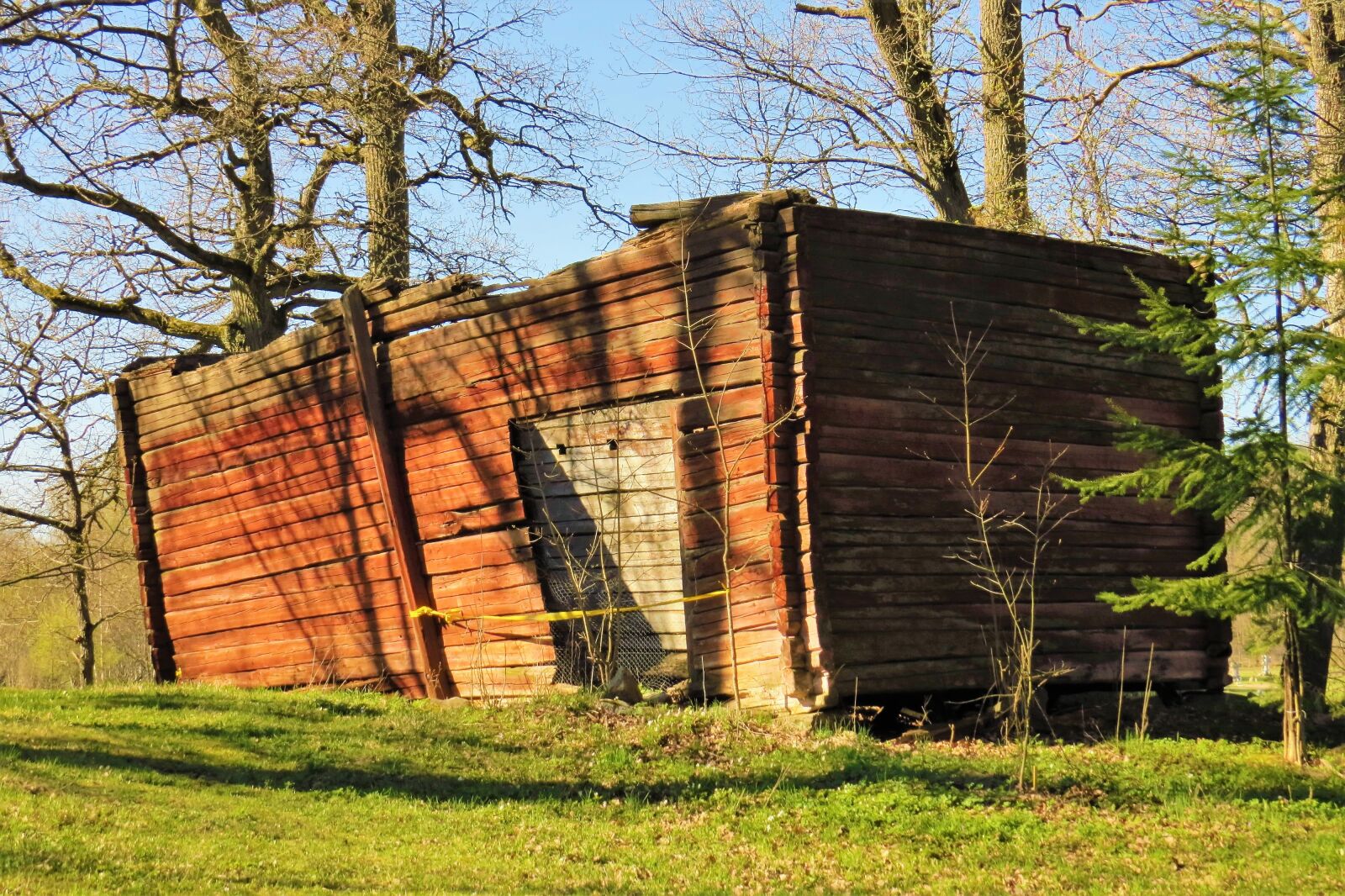 Canon PowerShot SX50 HS sample photo. Log cabin, old, broken photography