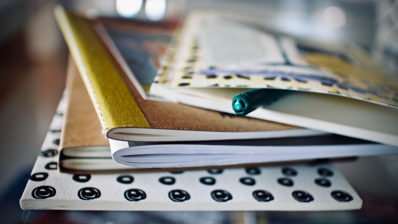 Canon EOS M sample photo. Clipboard, agenda, pen photography