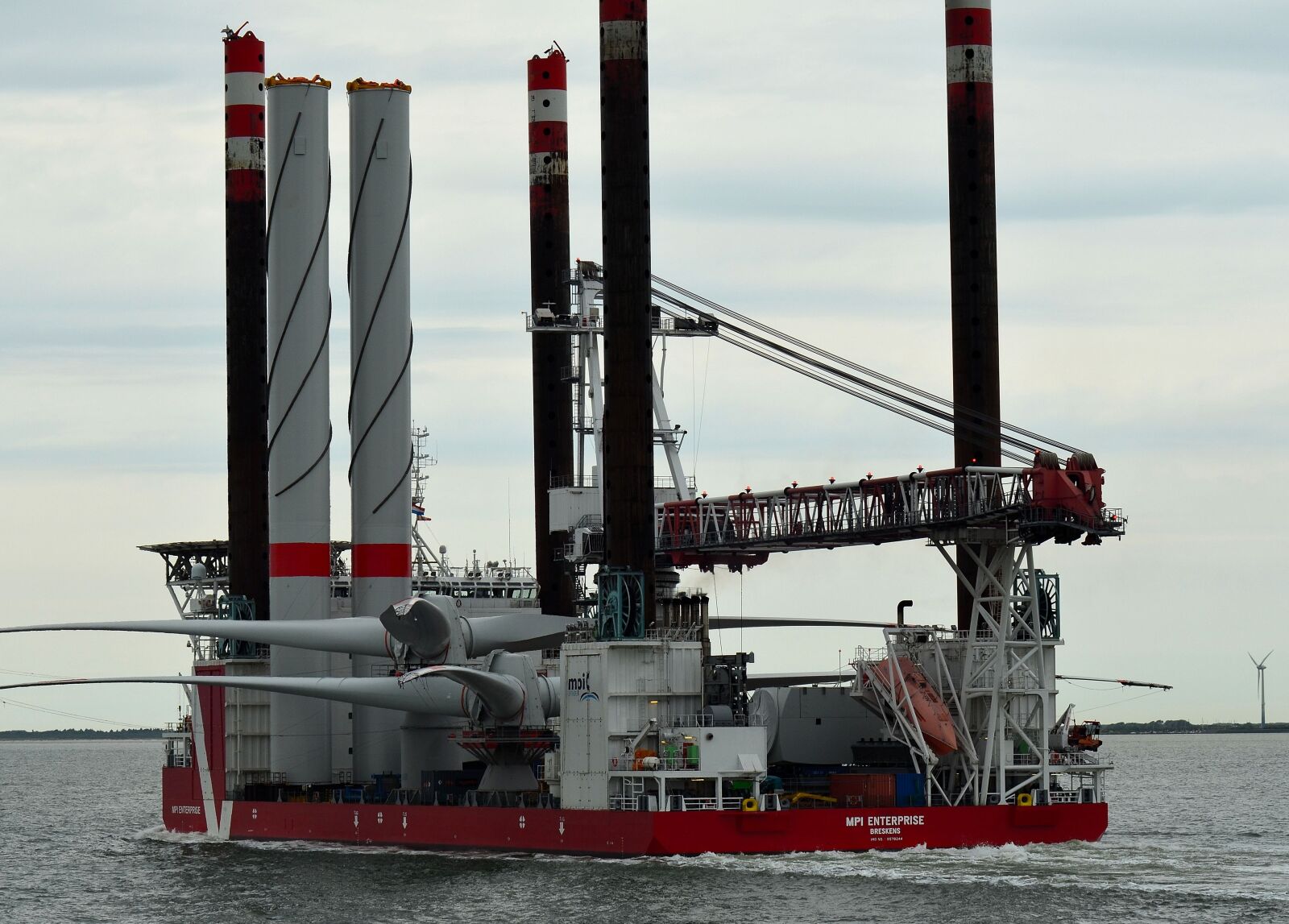 Nikon D5100 sample photo. Borkum, working ship, wind photography