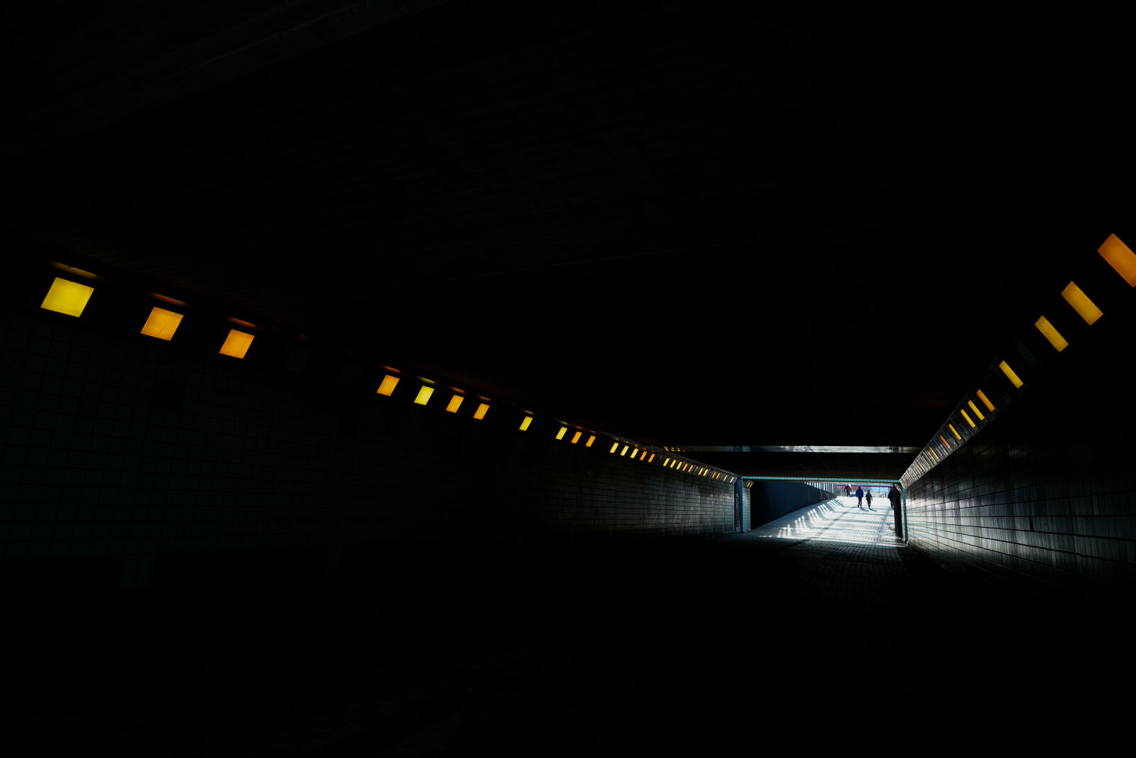 Sigma 20mm F2.0 DG DN | C sample photo. Tunnel passage photography