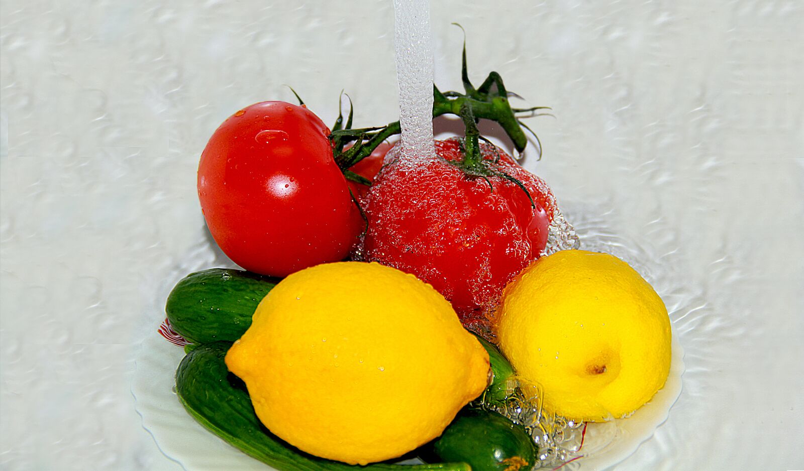 Canon EF-S 18-135mm F3.5-5.6 IS sample photo. Healthy, fresh, vegetables photography