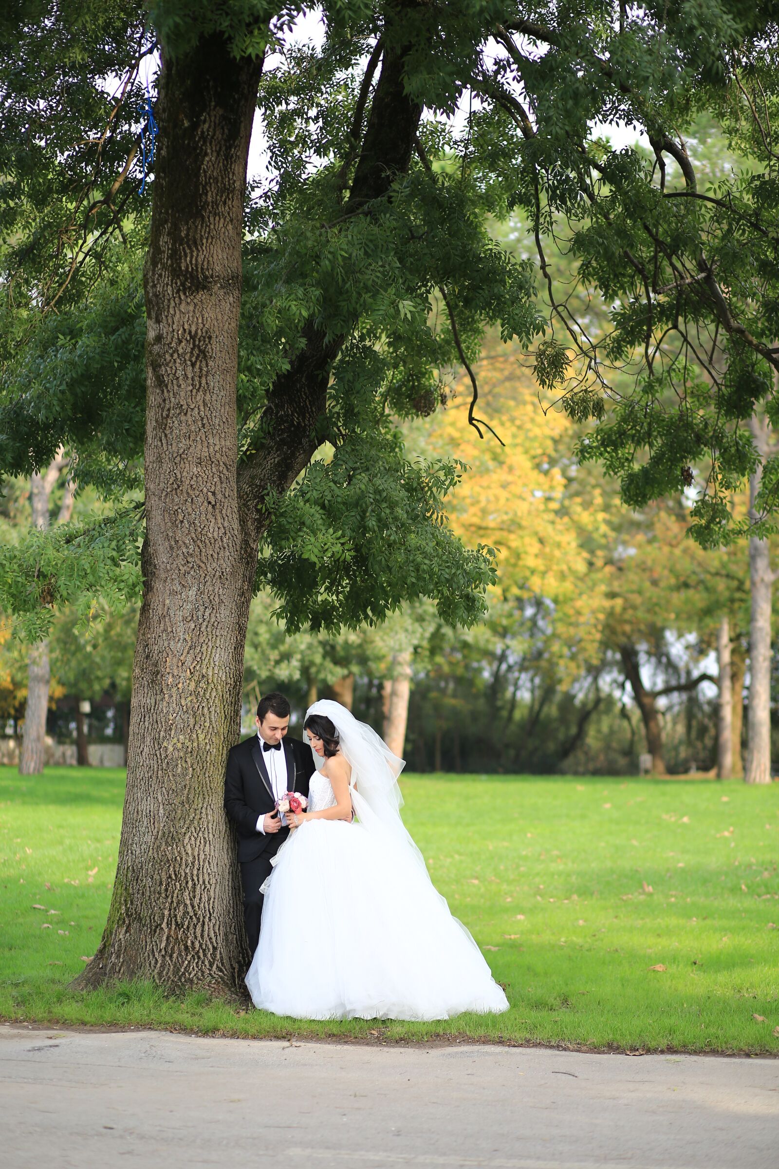 Canon EF 85mm F1.8 USM sample photo. Nature, new couple, outdoor photography
