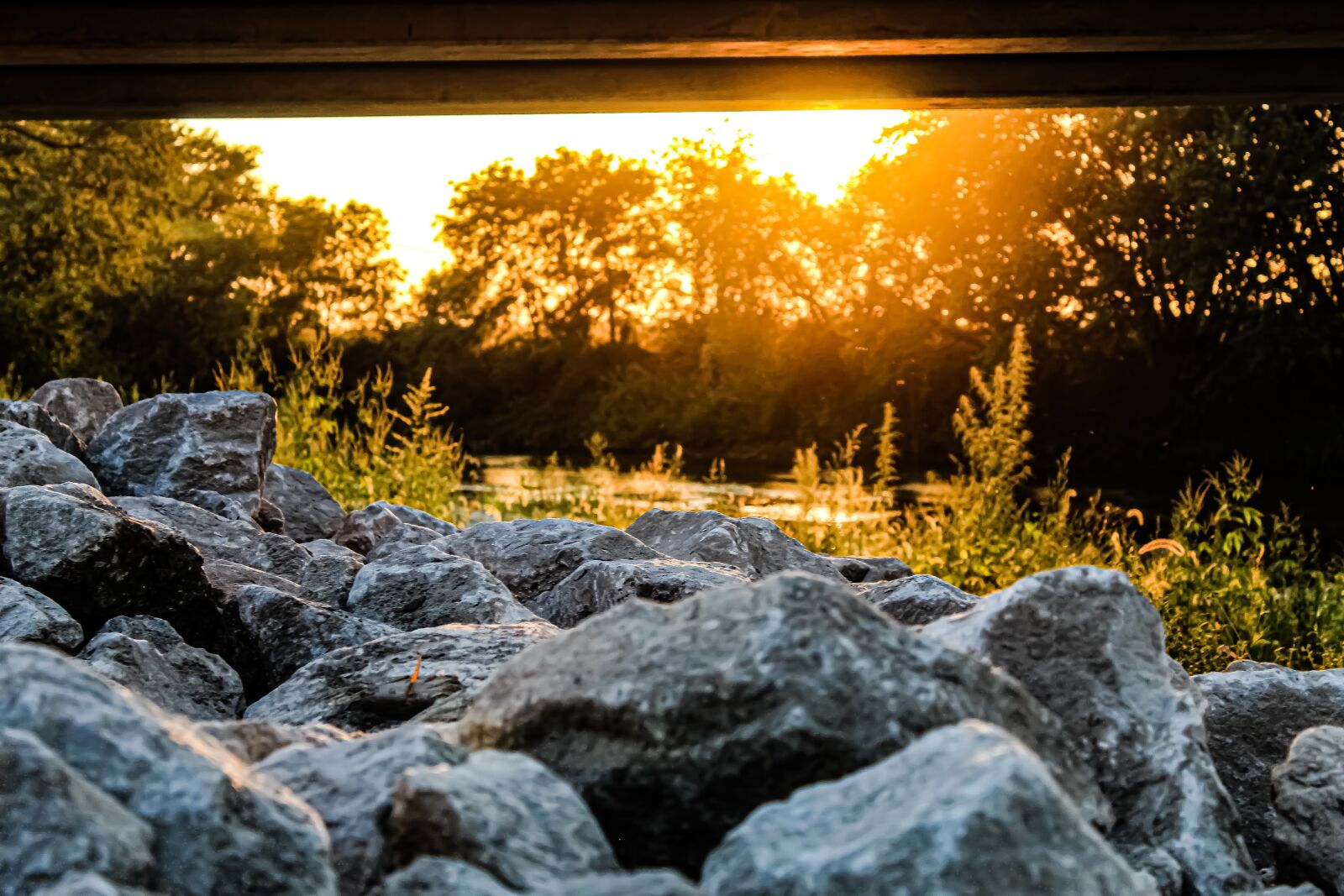 Canon EOS 4000D (EOS Rebel T100 / EOS 3000D) sample photo. Rocks, sunset, landscape photography