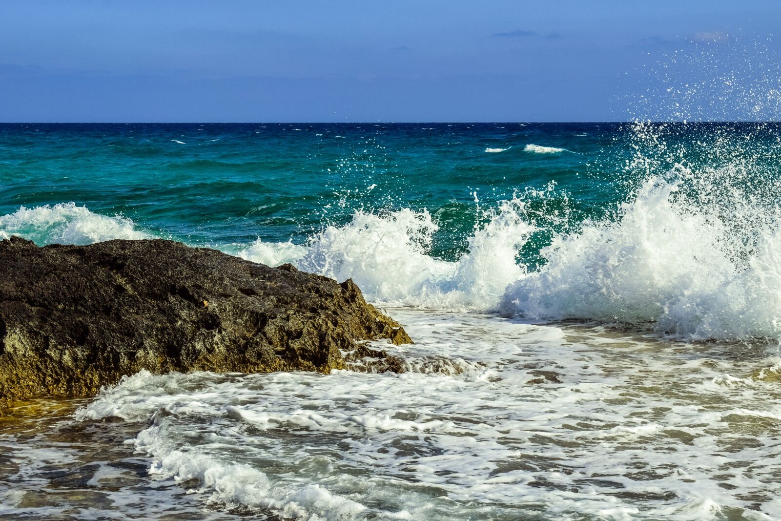 Nikon D3300 sample photo. Wave, smashing, coast photography
