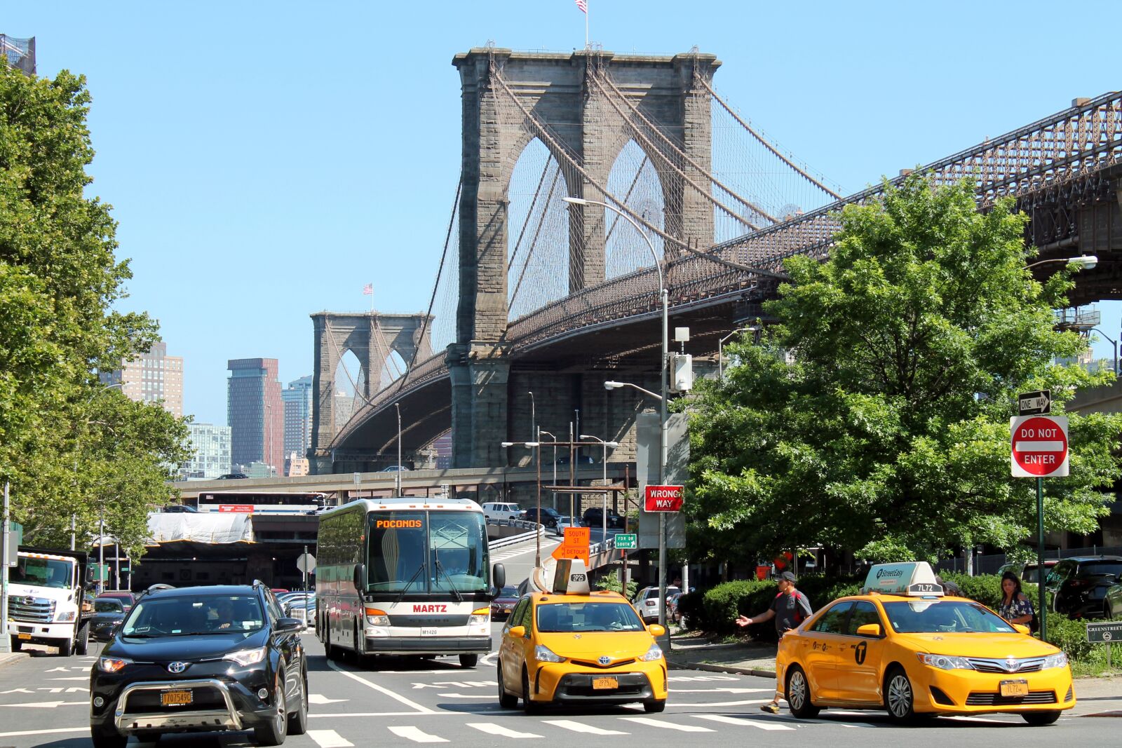 Canon EOS 1100D (EOS Rebel T3 / EOS Kiss X50) sample photo. Bridge, taxi, cab photography