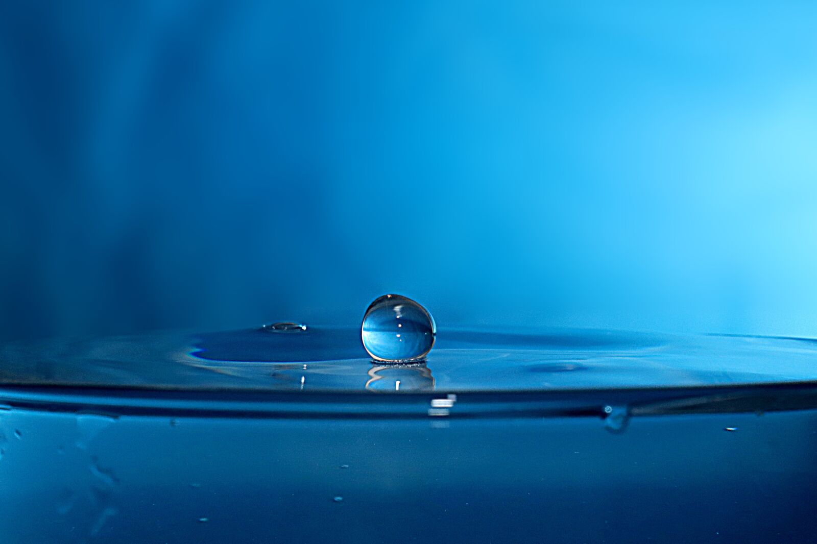 Canon EOS M50 (EOS Kiss M) sample photo. Water, drop, blue photography