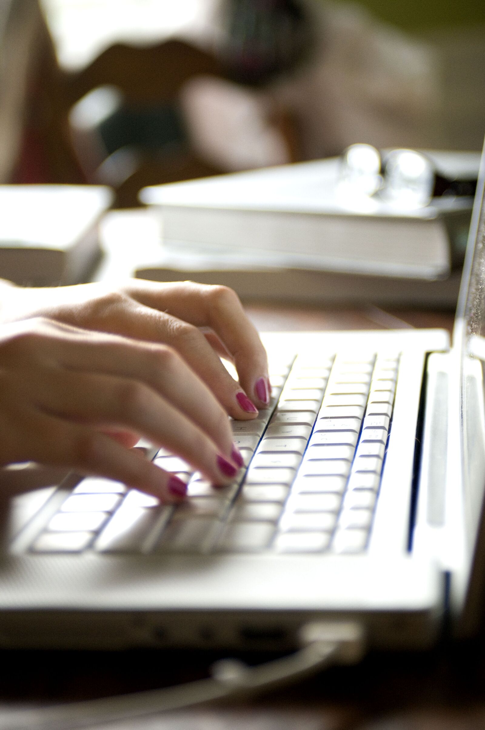 Nikon D300 sample photo. White, laptop, keys photography