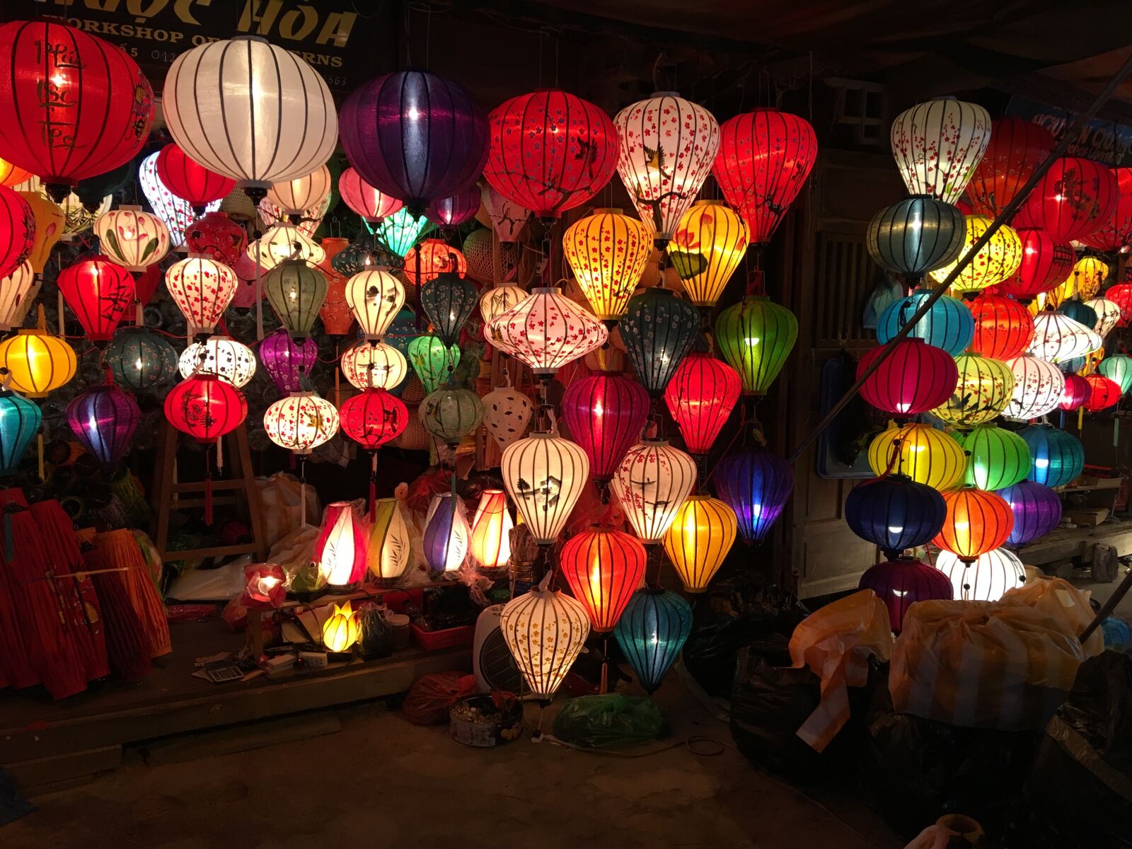 iPhone SE back camera 4.15mm f/2.2 sample photo. Vietnam, lights, color photography