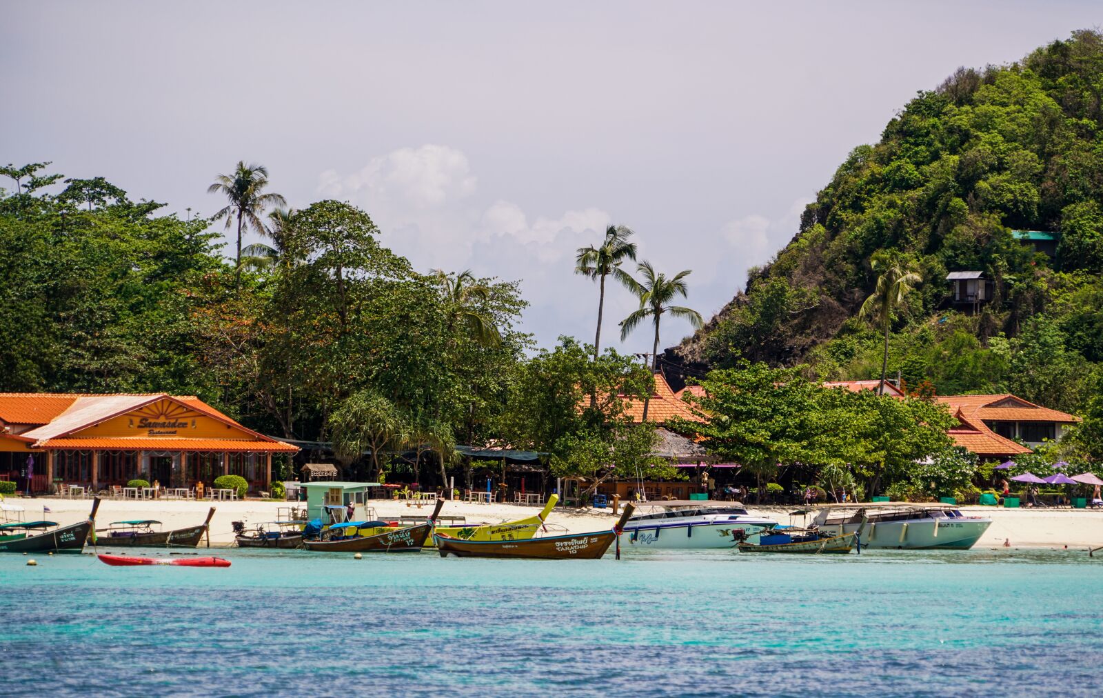Sony a7R II + Sony FE 24-240mm F3.5-6.3 OSS sample photo. Phi phi island tour photography
