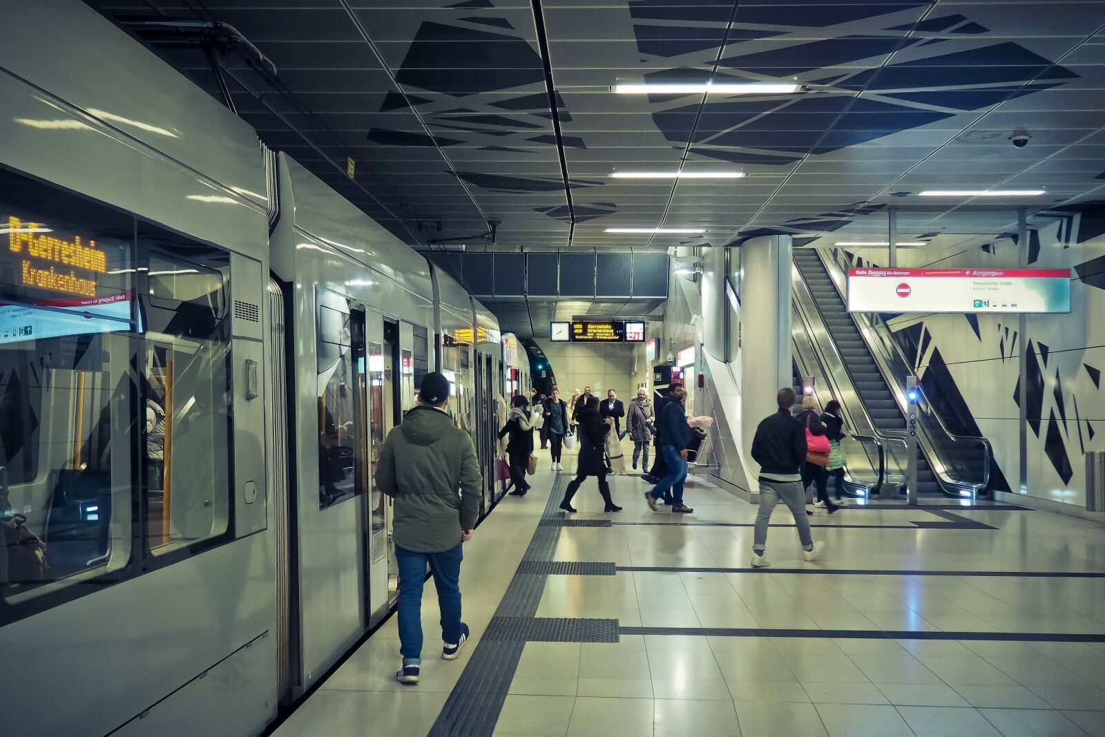 Olympus OM-D E-M10 sample photo. Metro, stop, railway station photography
