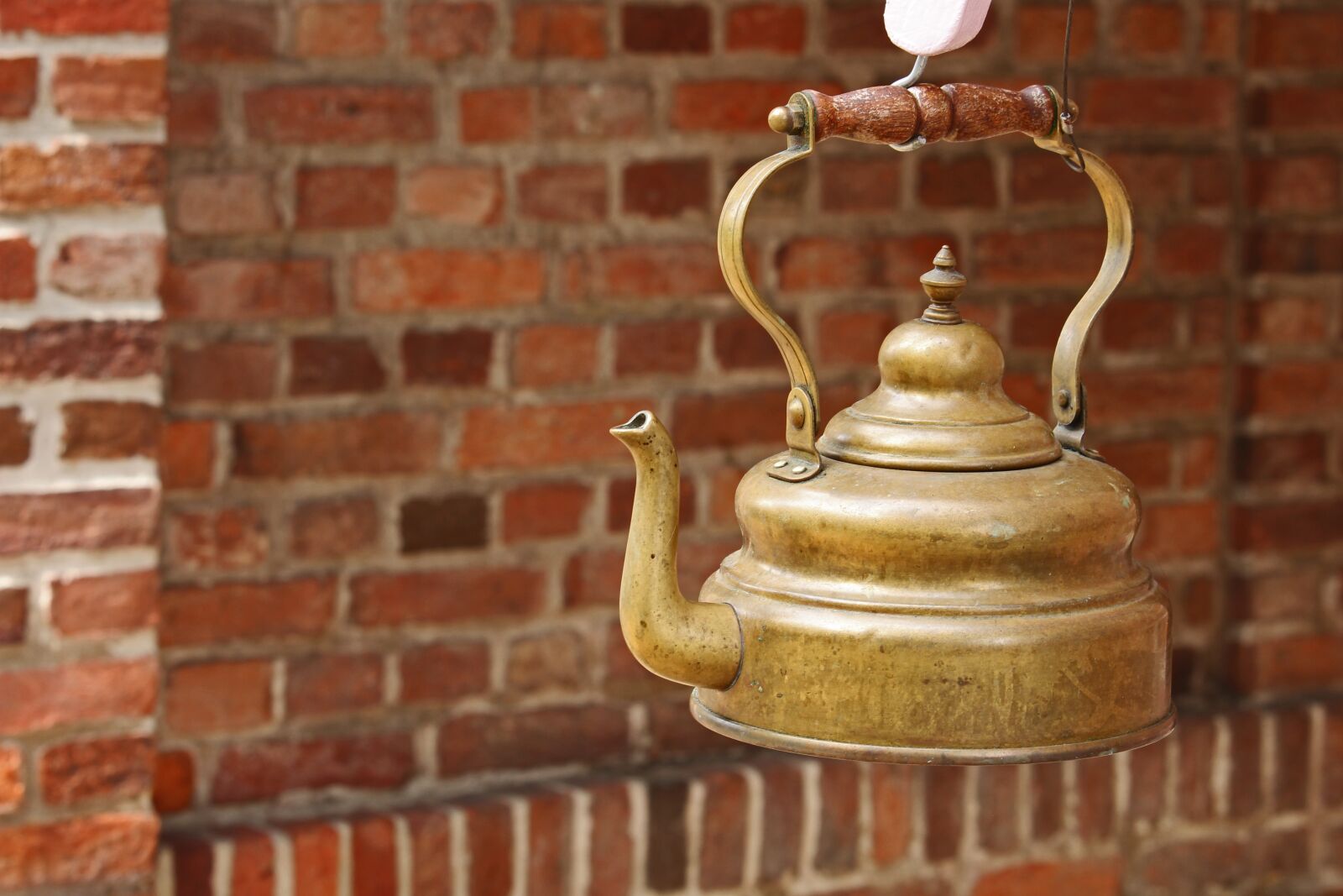 Canon EF-S 55-250mm F4-5.6 IS STM sample photo. Antique, old tea kettle photography