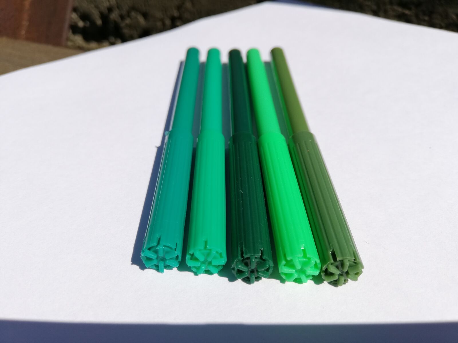 HUAWEI P20 lite sample photo. Felt tip pens, green photography