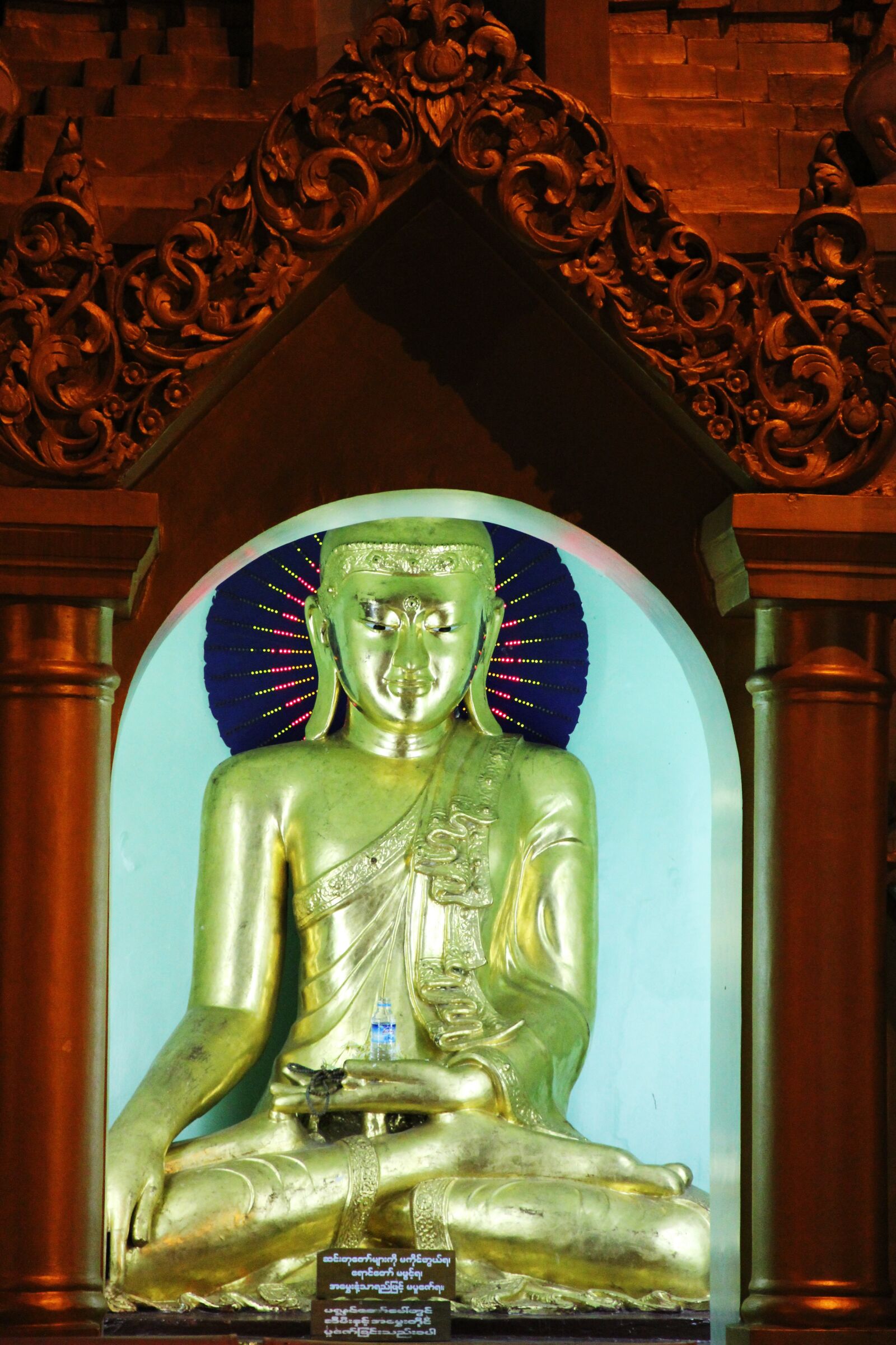Canon EF-S 18-135mm F3.5-5.6 IS sample photo. Buddha, golden, statue photography