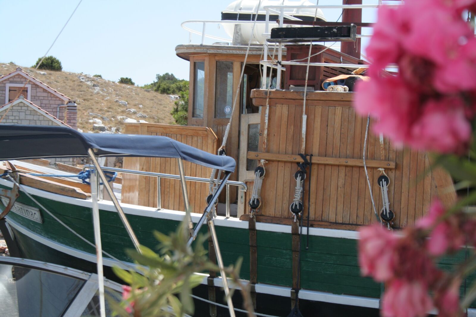 Canon EOS 350D (EOS Digital Rebel XT / EOS Kiss Digital N) sample photo. Flower, boat, mediterranean photography