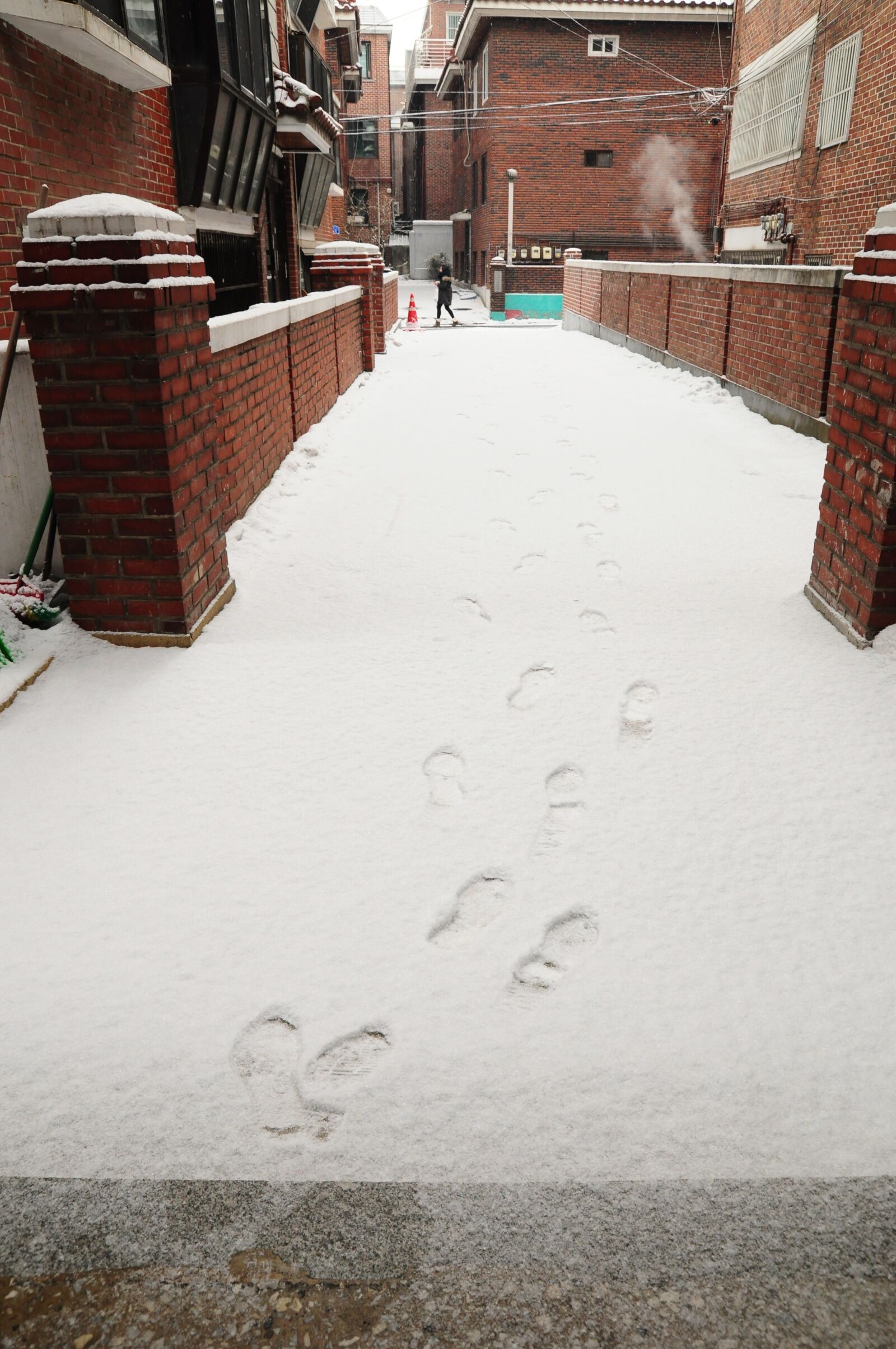 Nikon D90 sample photo. Snow, footprint, gil photography