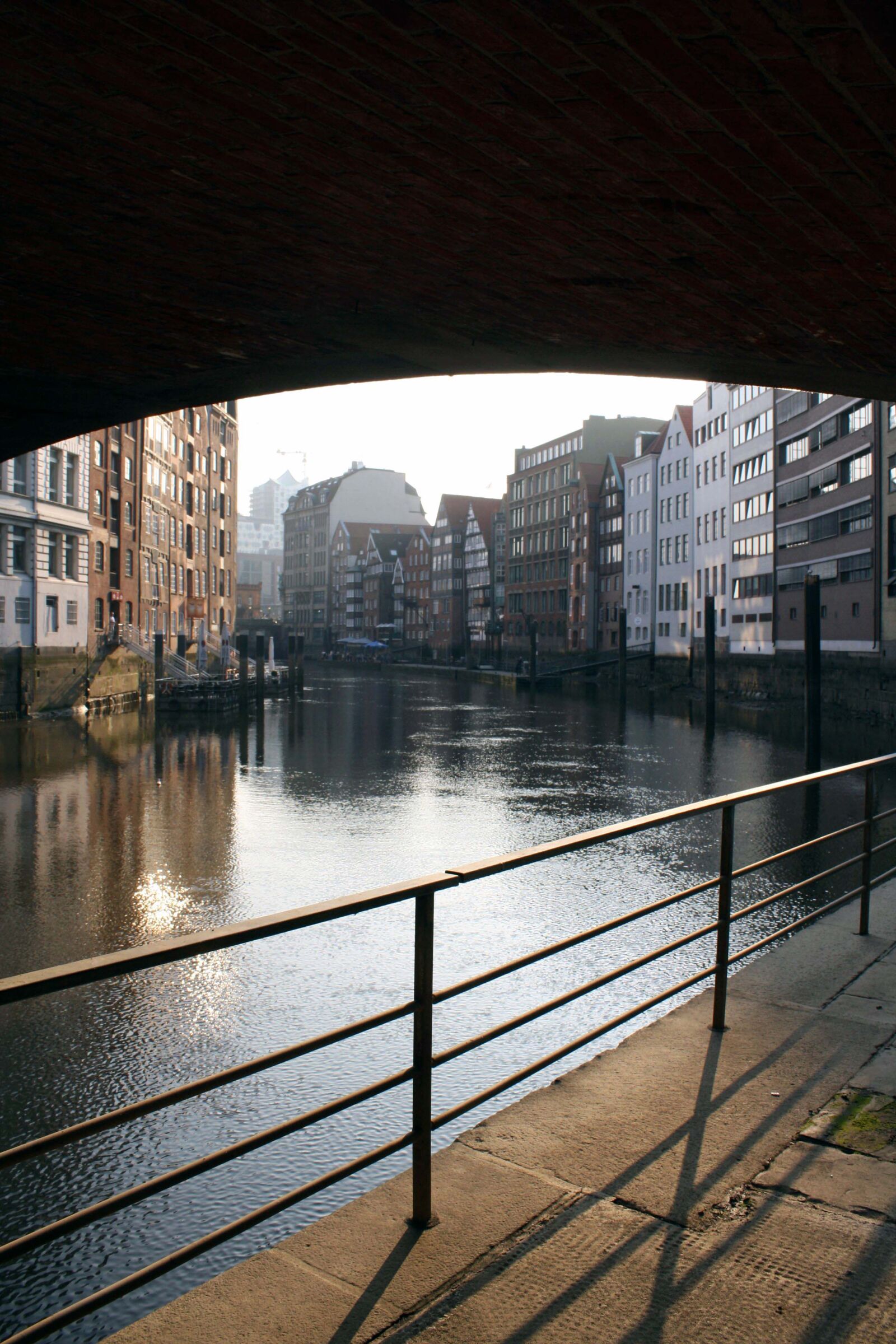 Canon EOS 1000D (EOS Digital Rebel XS / EOS Kiss F) sample photo. Hamburg, historical, old, port photography