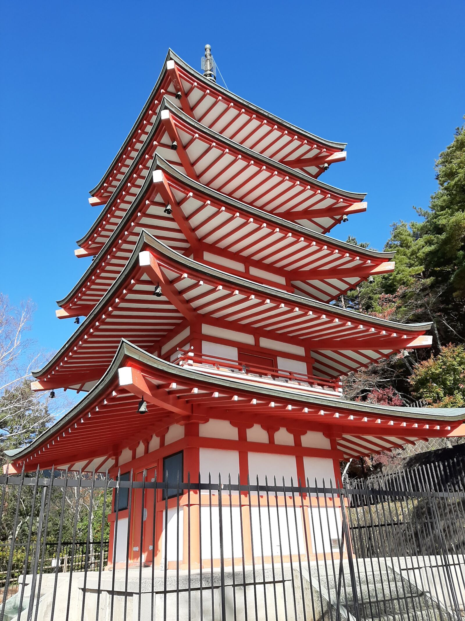 Samsung Galaxy A50 sample photo. Kawakuchiko, japan, red photography