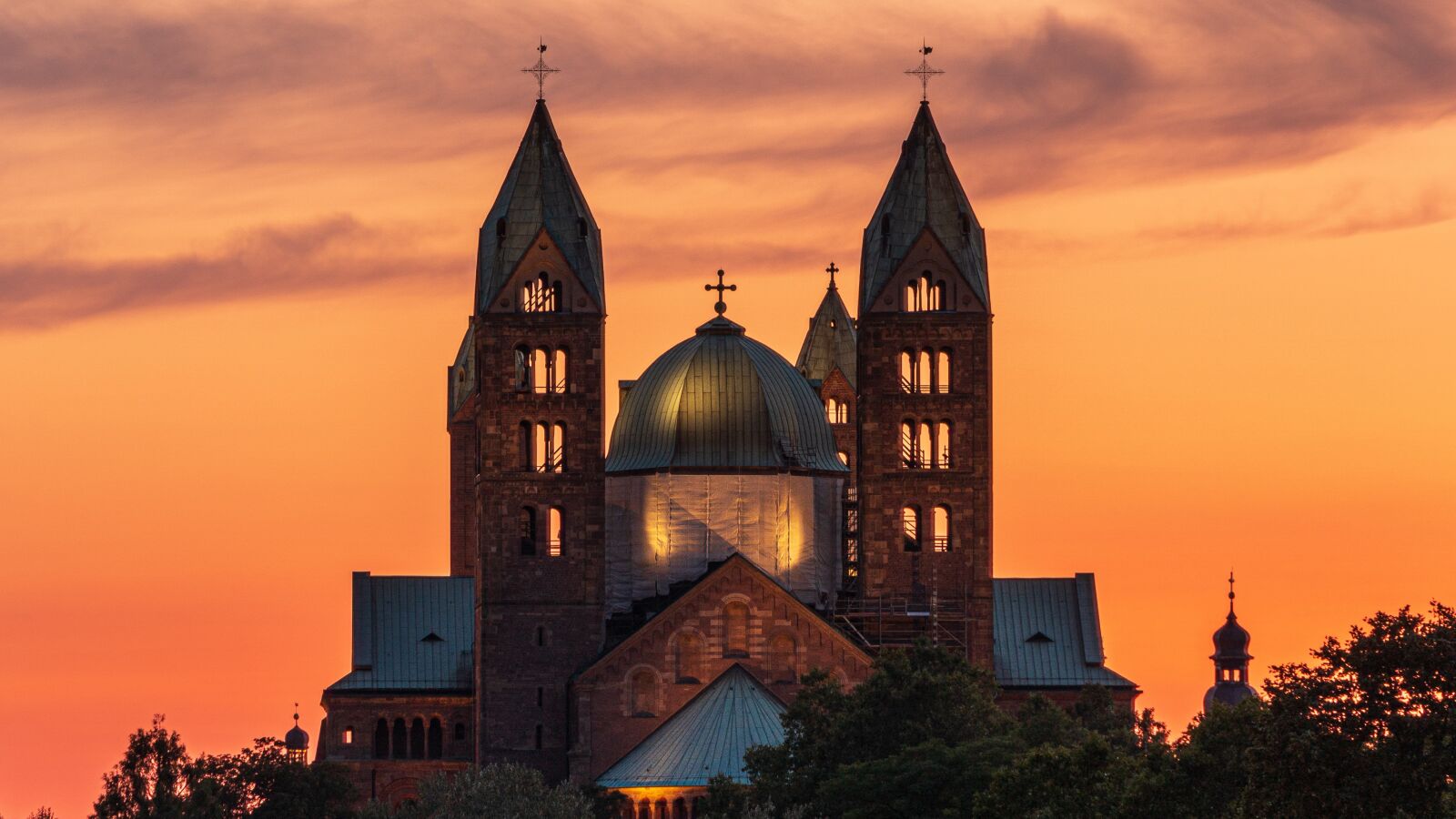 Sony E 18-135mm F3.5-5.6 OSS sample photo. Cathedral, sunset, church photography