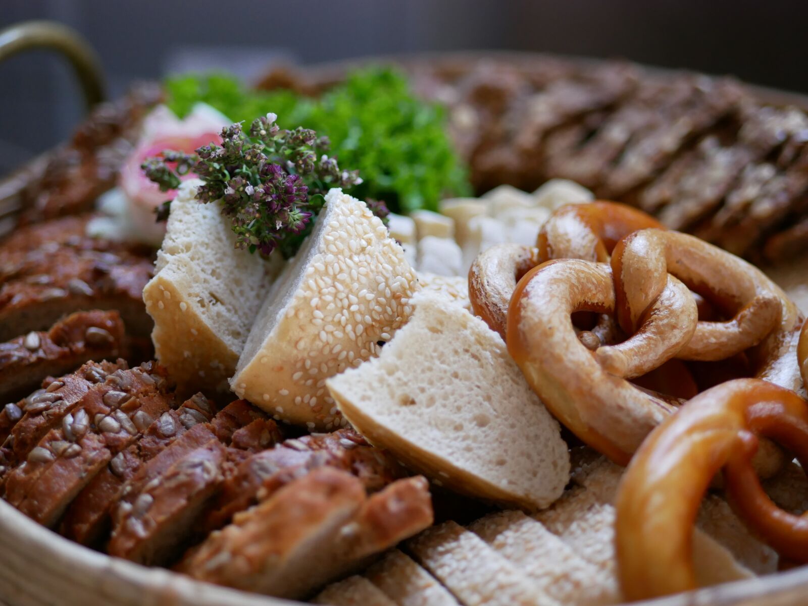 Panasonic Lumix DMC-GX85 (Lumix DMC-GX80 / Lumix DMC-GX7 Mark II) sample photo. Bread, basket, fresh photography