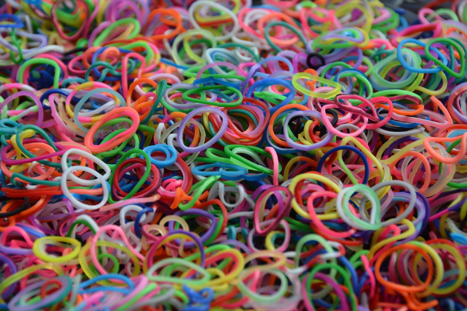 Nikon D7100 sample photo. Elastic, colors, rubber photography