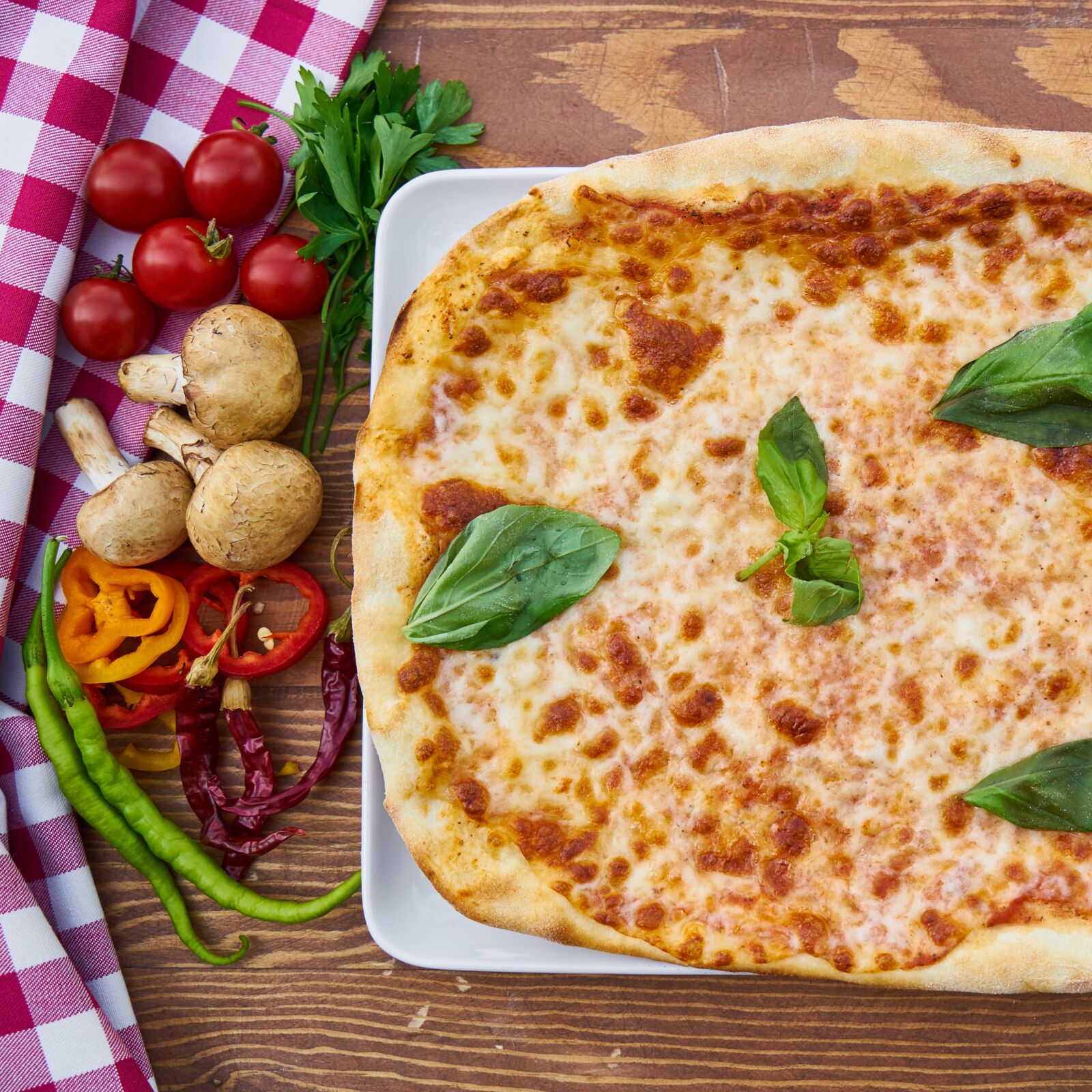 Sony a7R II sample photo. Pizza, dough, tomato photography