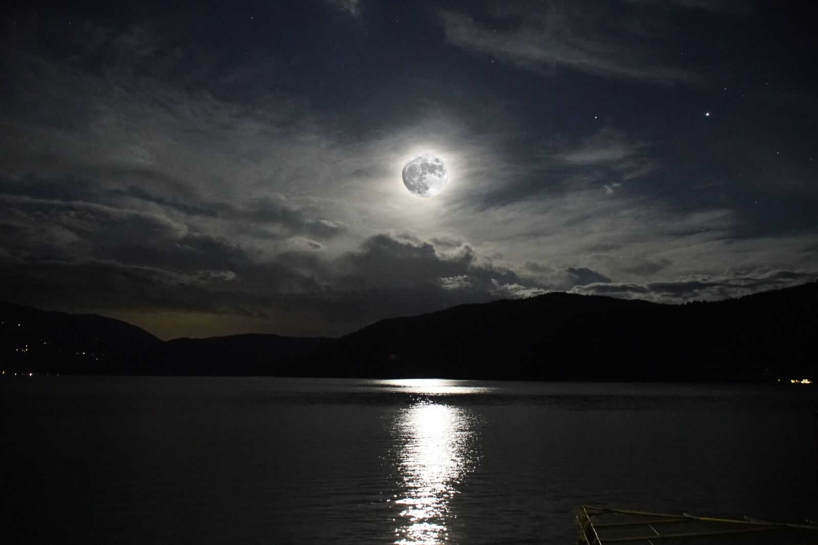 Sony a7R II sample photo. Moonrise, moon, lake photography