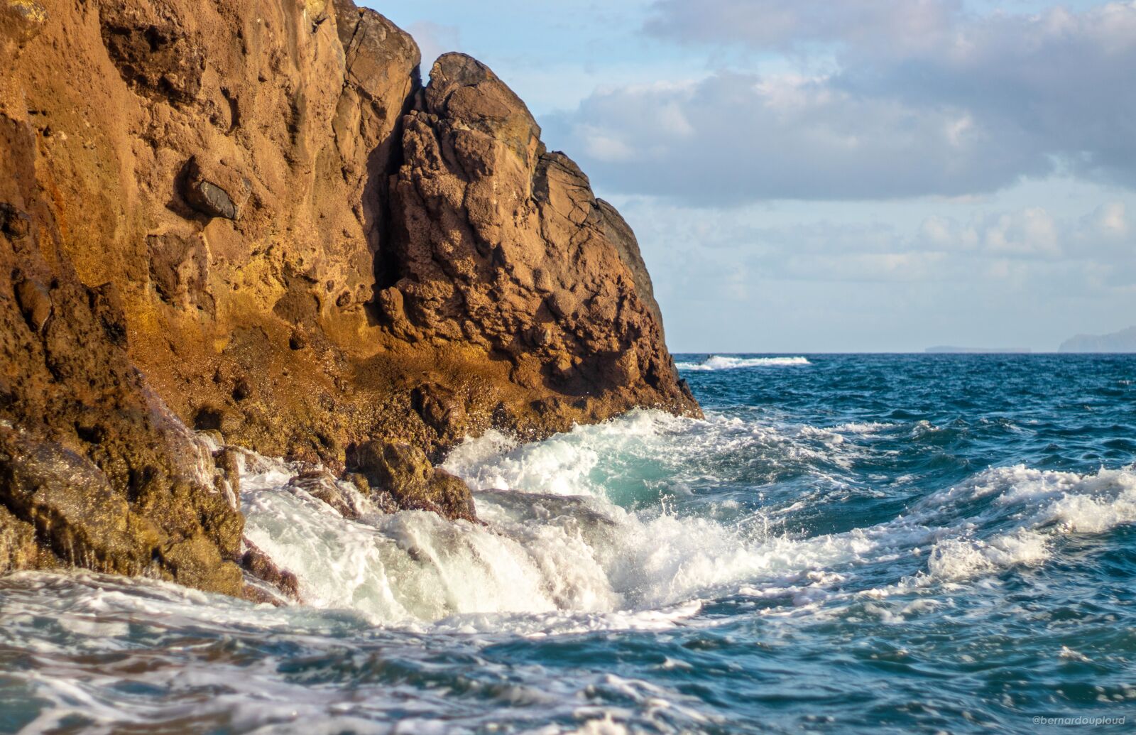 Canon EOS 200D (EOS Rebel SL2 / EOS Kiss X9) sample photo. Mar, wave, rock photography