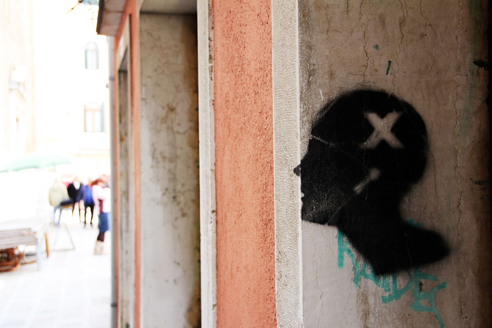Canon EOS 60D sample photo. Grafitti, head, black photography