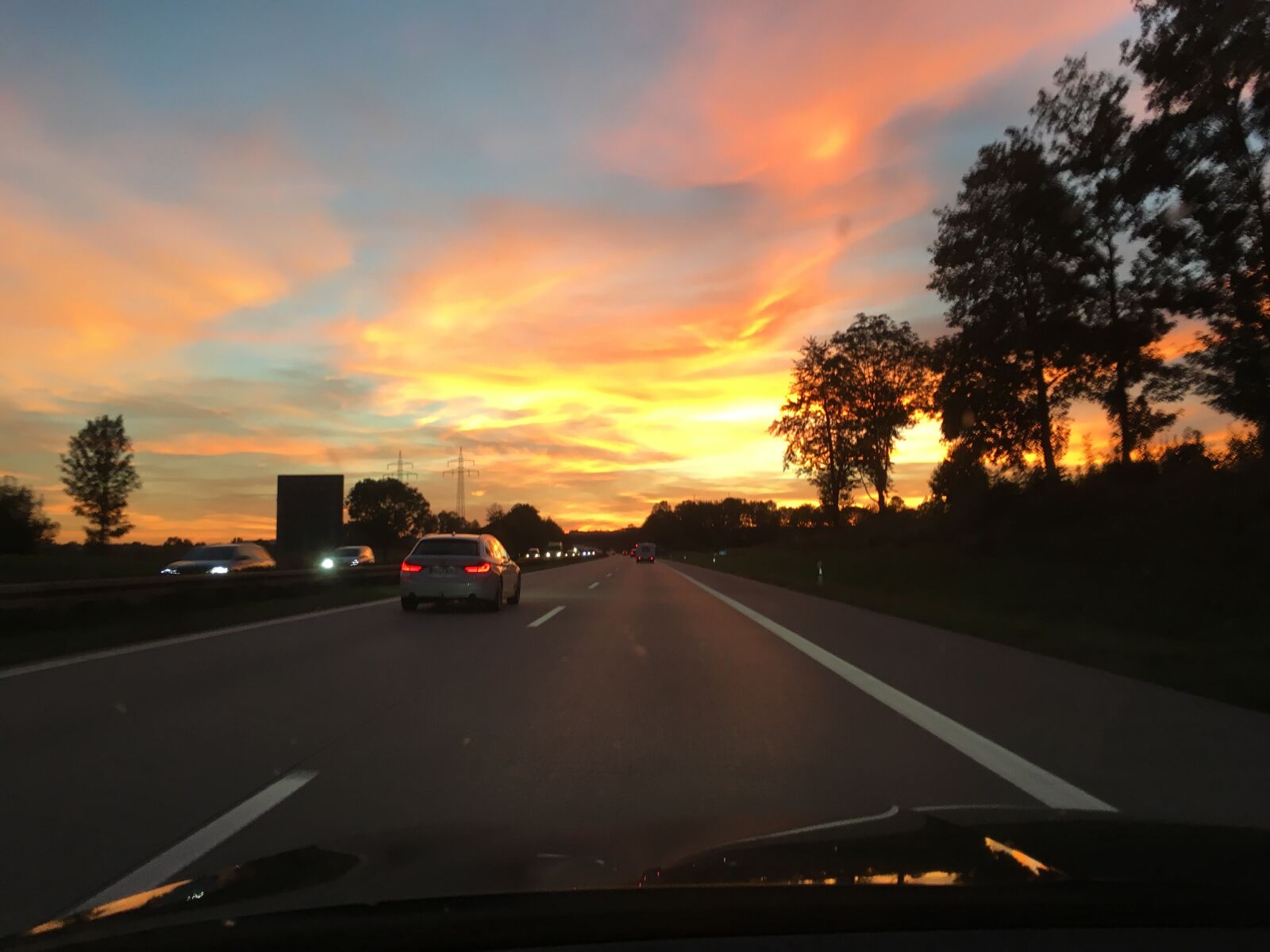 iPhone SE back camera 4.15mm f/2.2 sample photo. Sunset, highway, road photography
