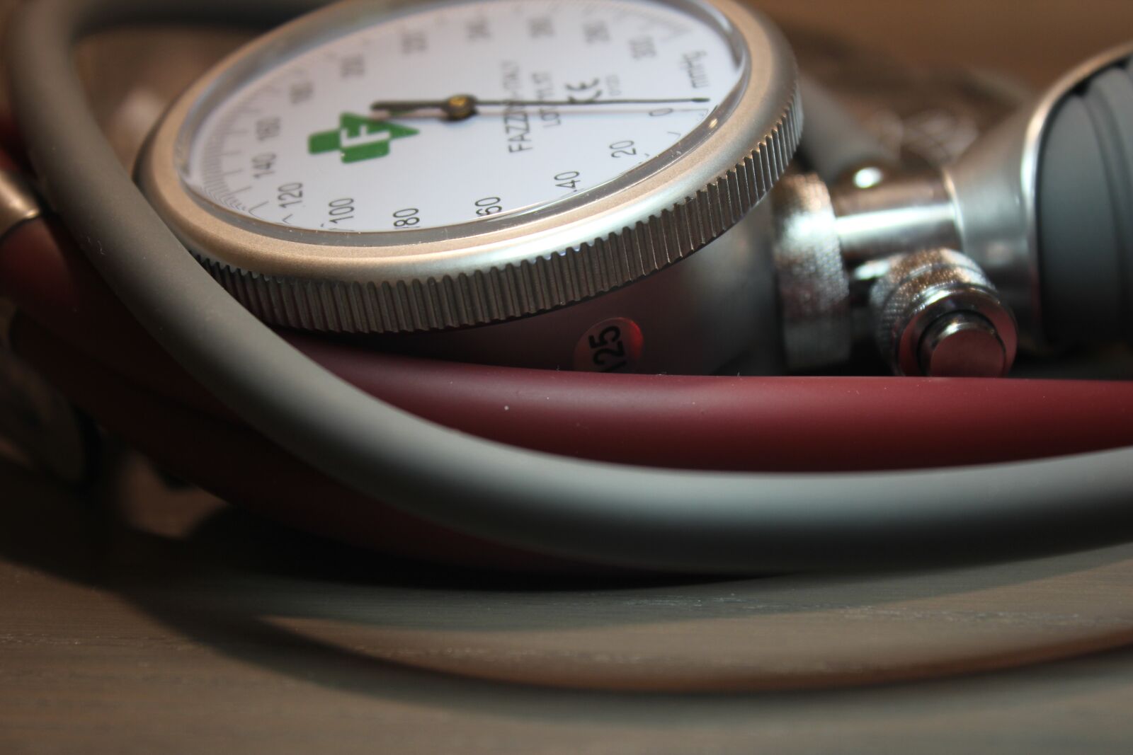 Canon EOS 600D (Rebel EOS T3i / EOS Kiss X5) sample photo. Blood pressure, hypertension, heart photography