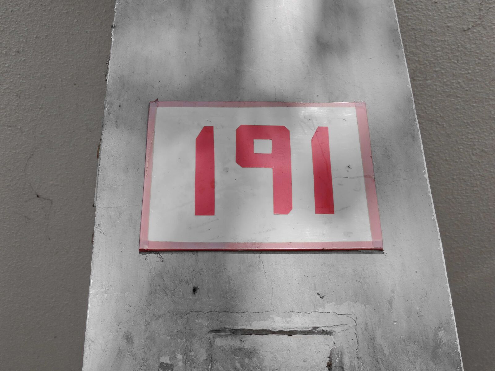 Nikon Coolpix P520 sample photo. Grey, number, red, concrete photography