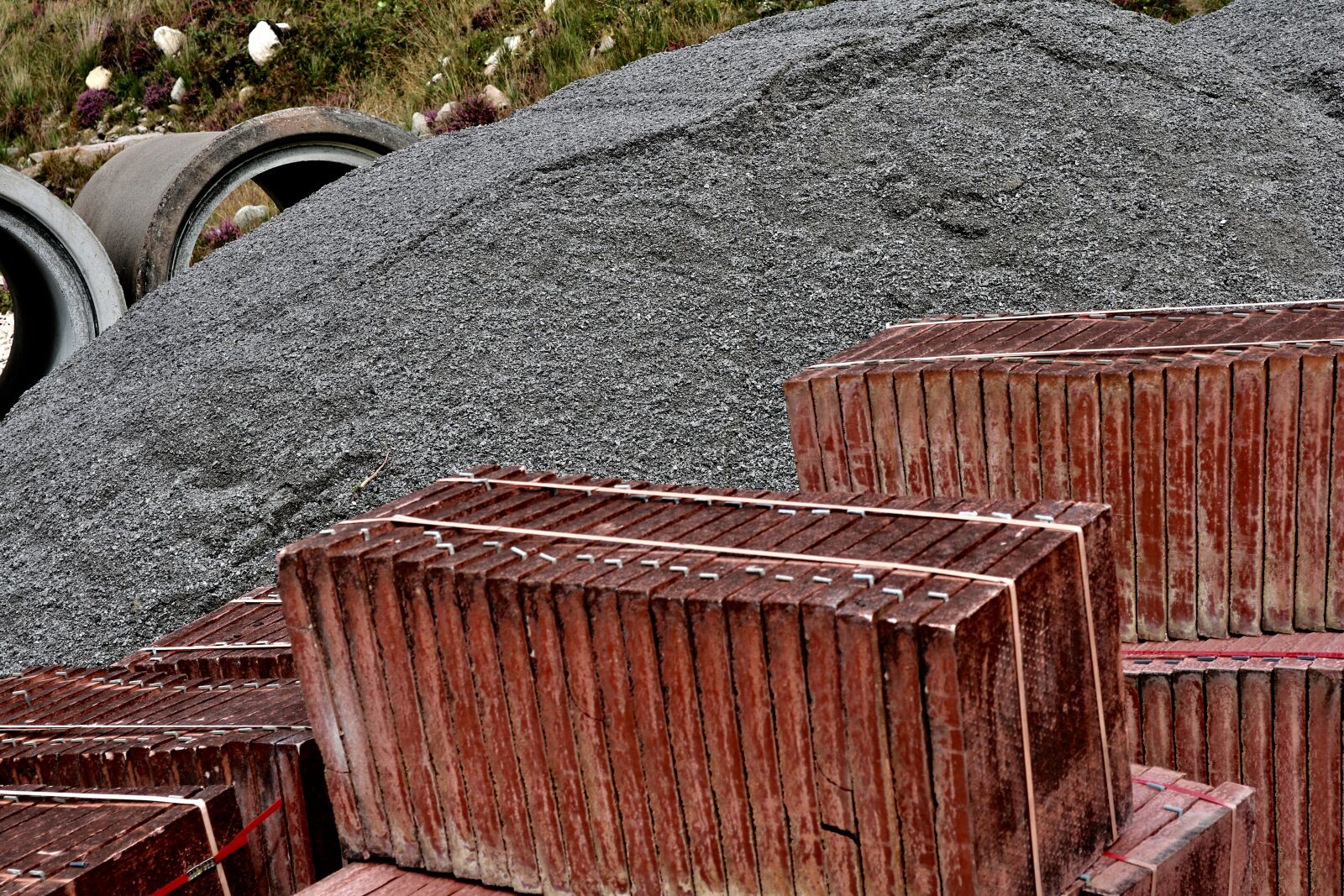 Canon EOS 750D (EOS Rebel T6i / EOS Kiss X8i) sample photo. Site, building materials, housebuilding photography