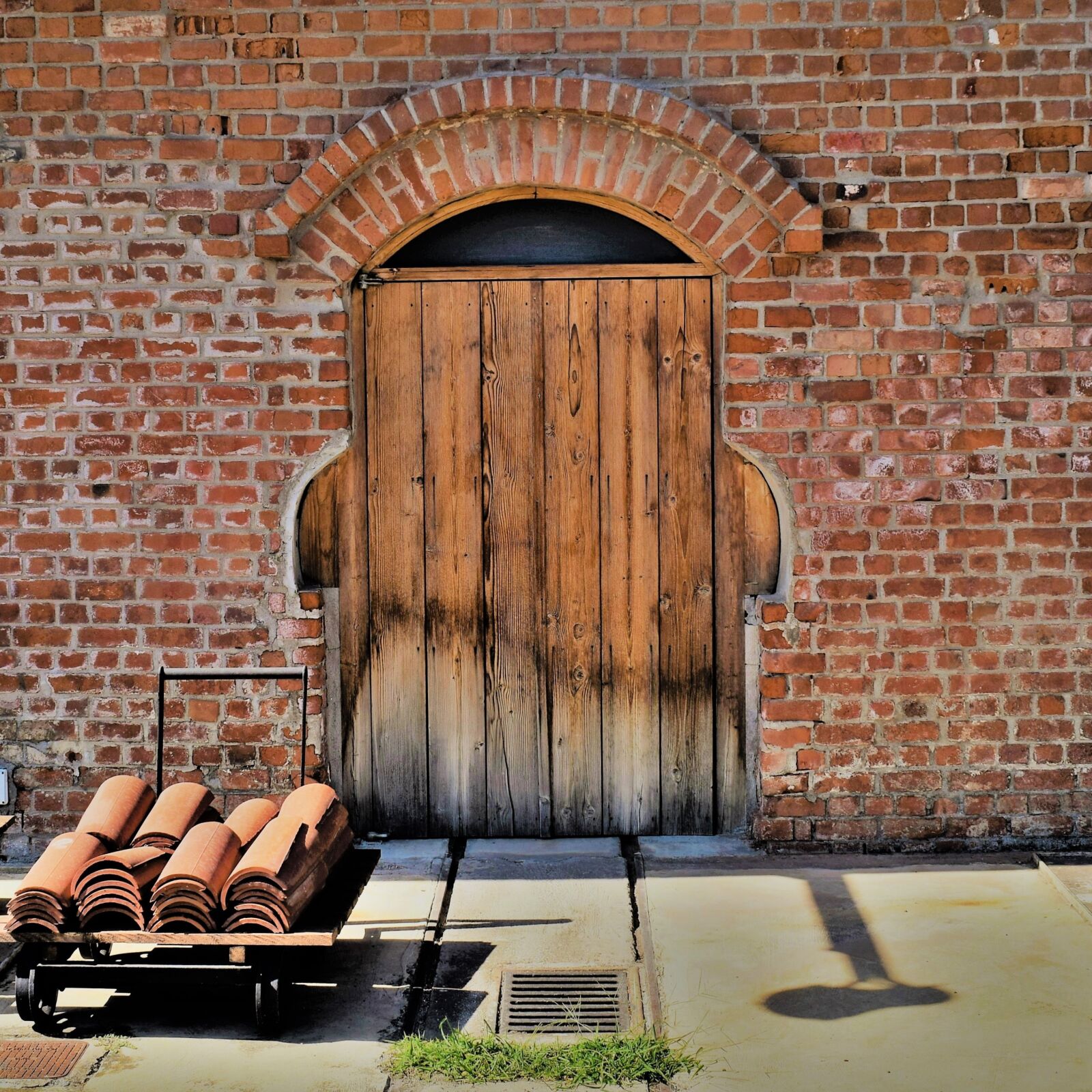 Nikon D3300 sample photo. Door, wooden, brick photography