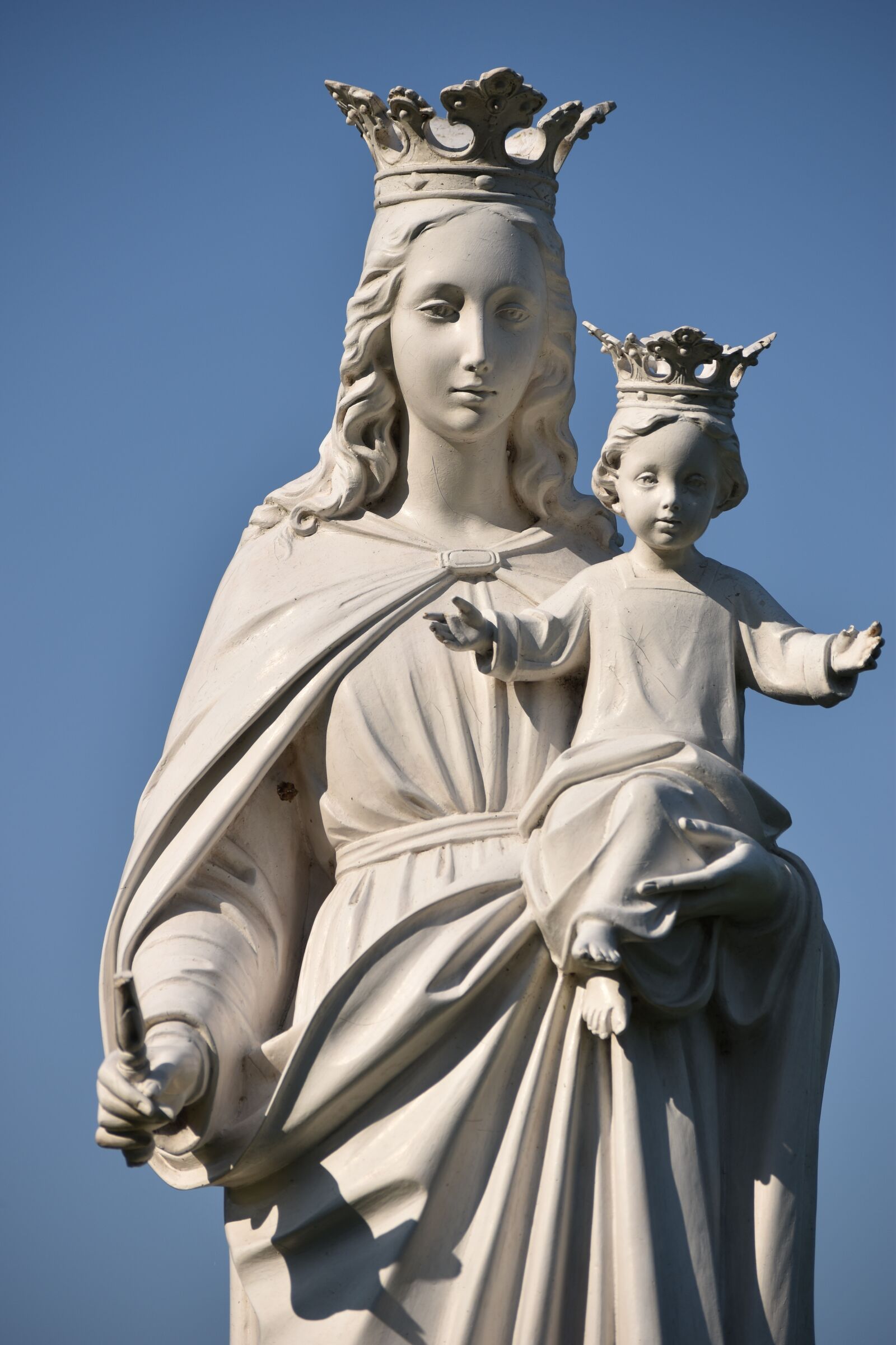 Nikon D5500 sample photo. Statue, crown, sainte photography