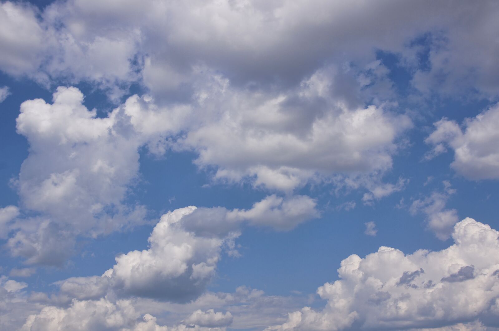 Sony Alpha DSLR-A580 sample photo. Clouds, sky, blue photography
