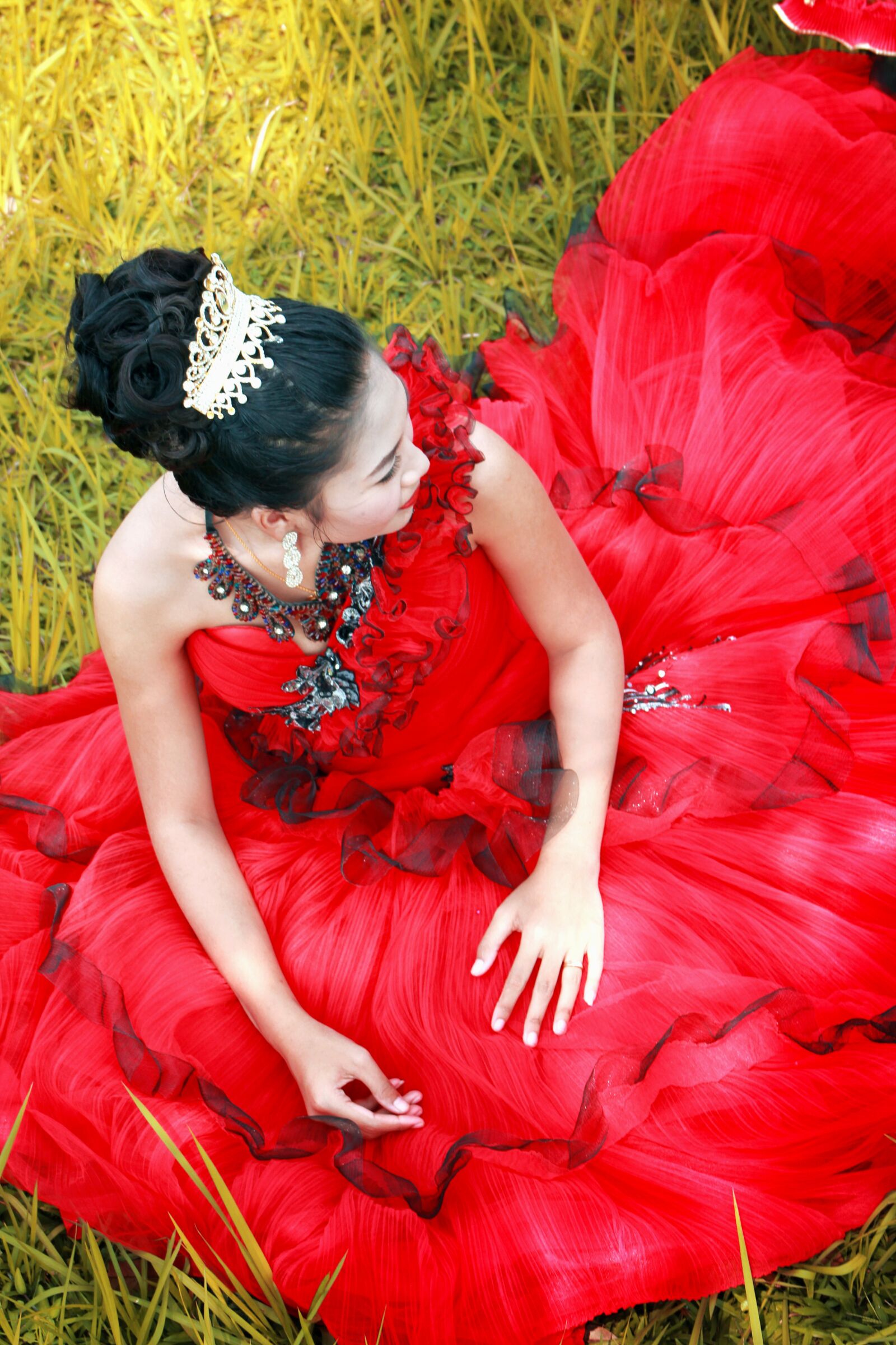 Canon EOS 550D (EOS Rebel T2i / EOS Kiss X4) sample photo. Wedding, red, girls photography