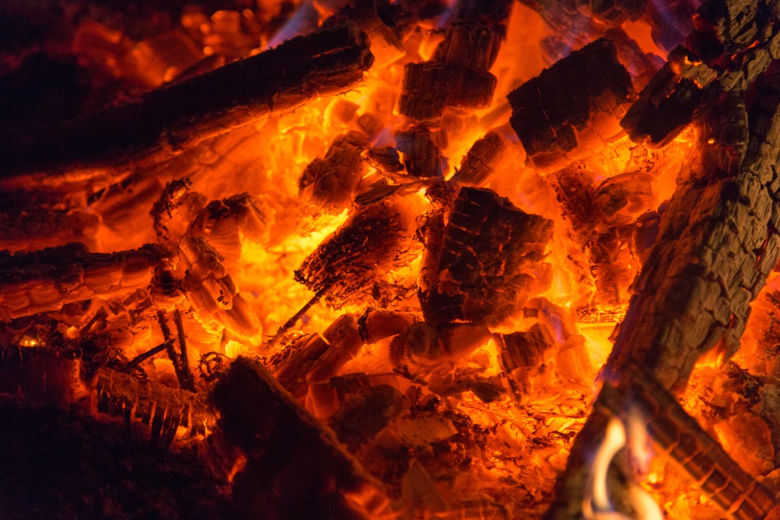 Canon EOS 6D + Canon EF 24-105mm F4L IS USM sample photo. Embers, fire, glow photography