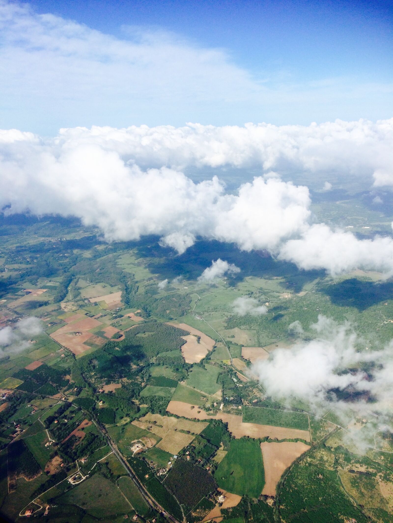 iPhone 5s back camera 4.15mm f/2.2 sample photo. Airplane, sky photography