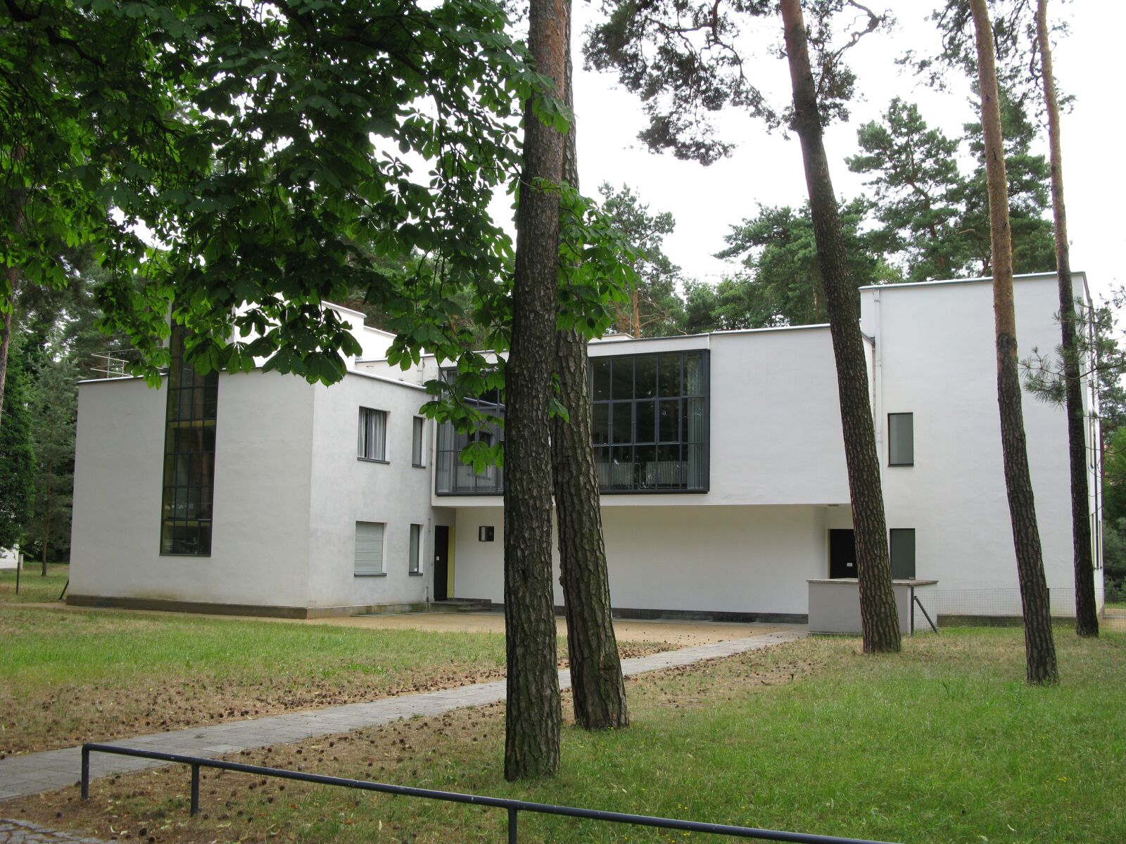 Canon POWERSHOT A650 IS sample photo. Architecture, bauhaus, dessau photography