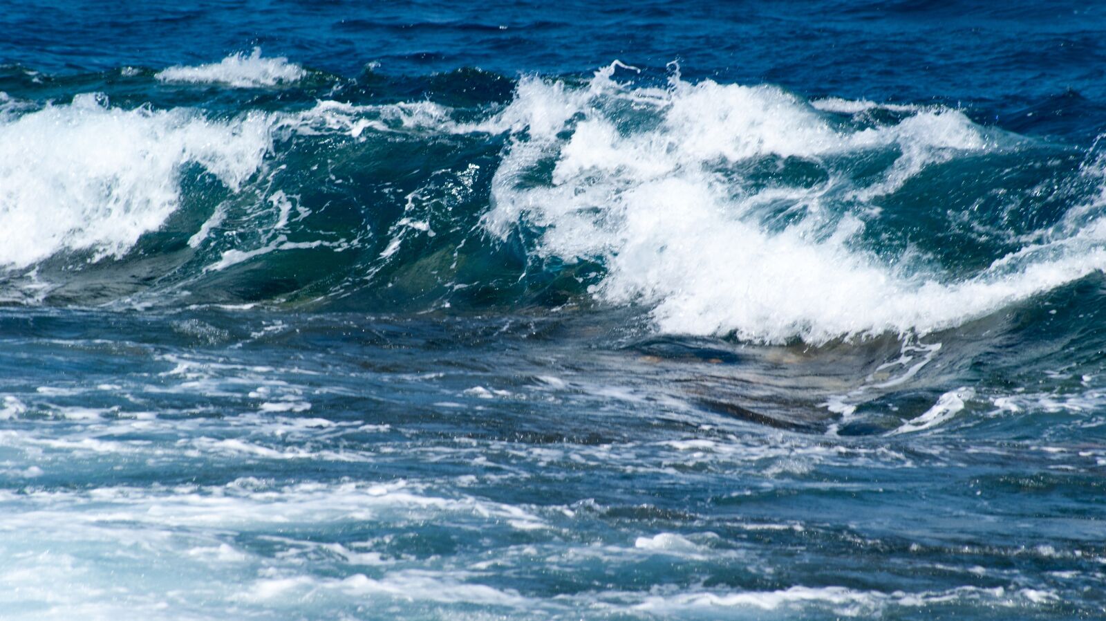 Sony Alpha DSLR-A350 + Sony DT 55-200mm F4-5.6 SAM sample photo. Wave, the waves, waves photography