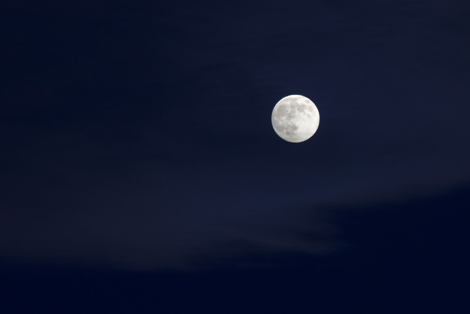 Sony E 55-210mm F4.5-6.3 OSS sample photo. Moon, sky, night photography
