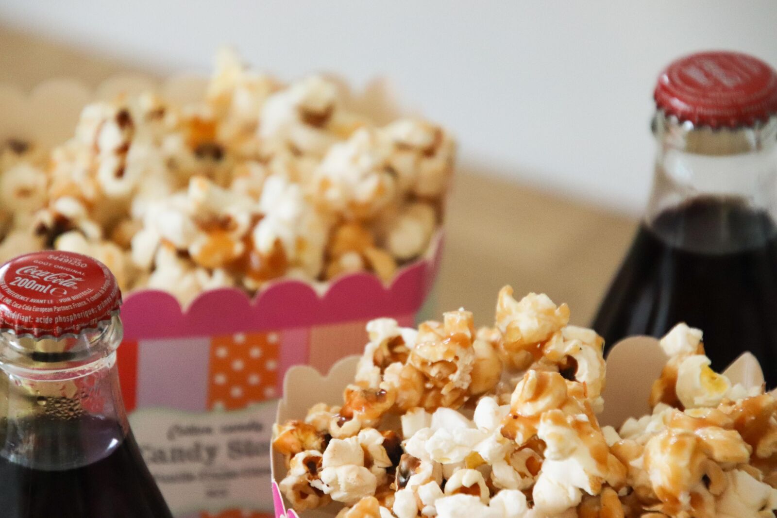 Canon EOS 800D (EOS Rebel T7i / EOS Kiss X9i) sample photo. Pop-corn, coca-cola, caramel photography