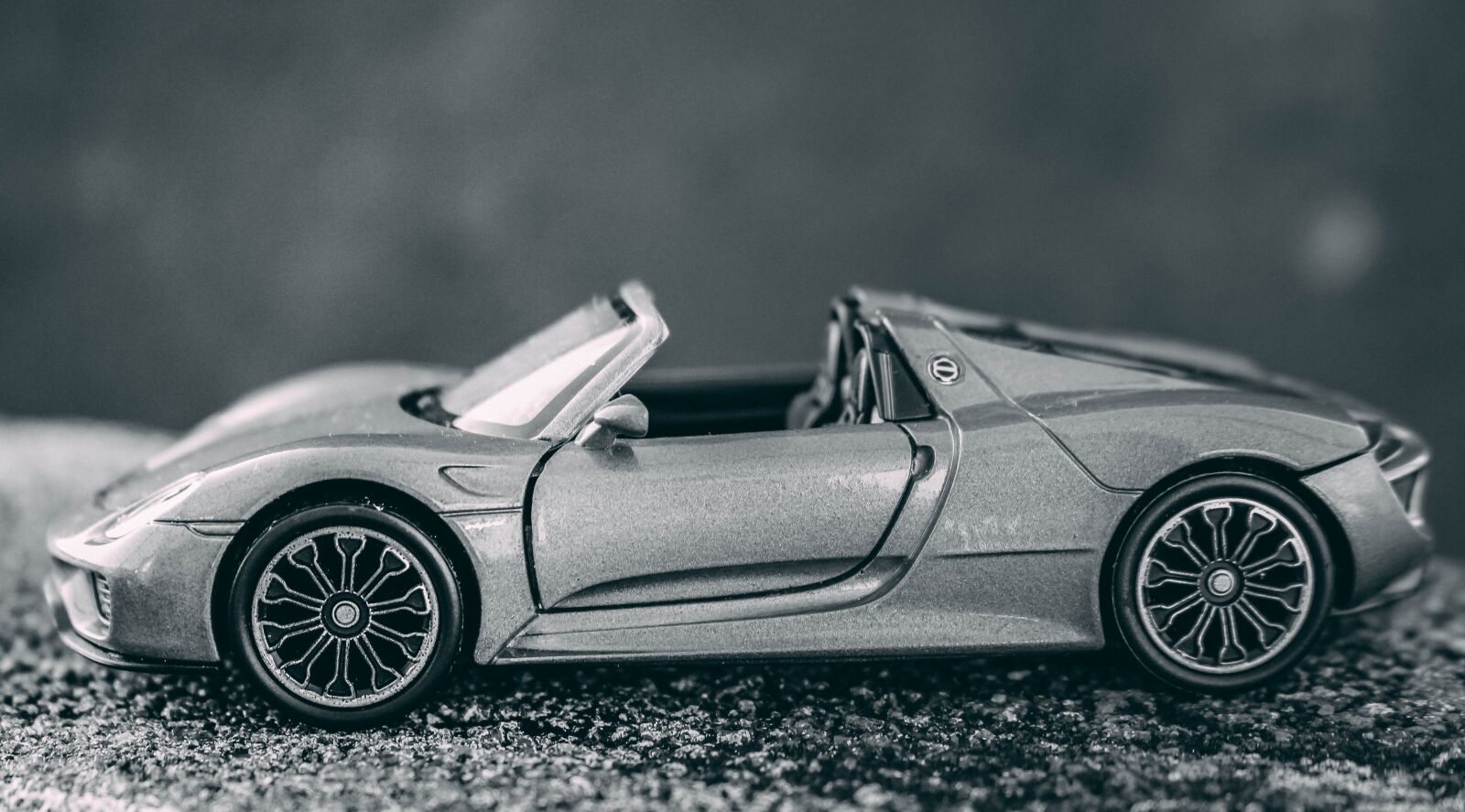 Canon EOS 100D (EOS Rebel SL1 / EOS Kiss X7) sample photo. Car, sporty cars, luxury photography